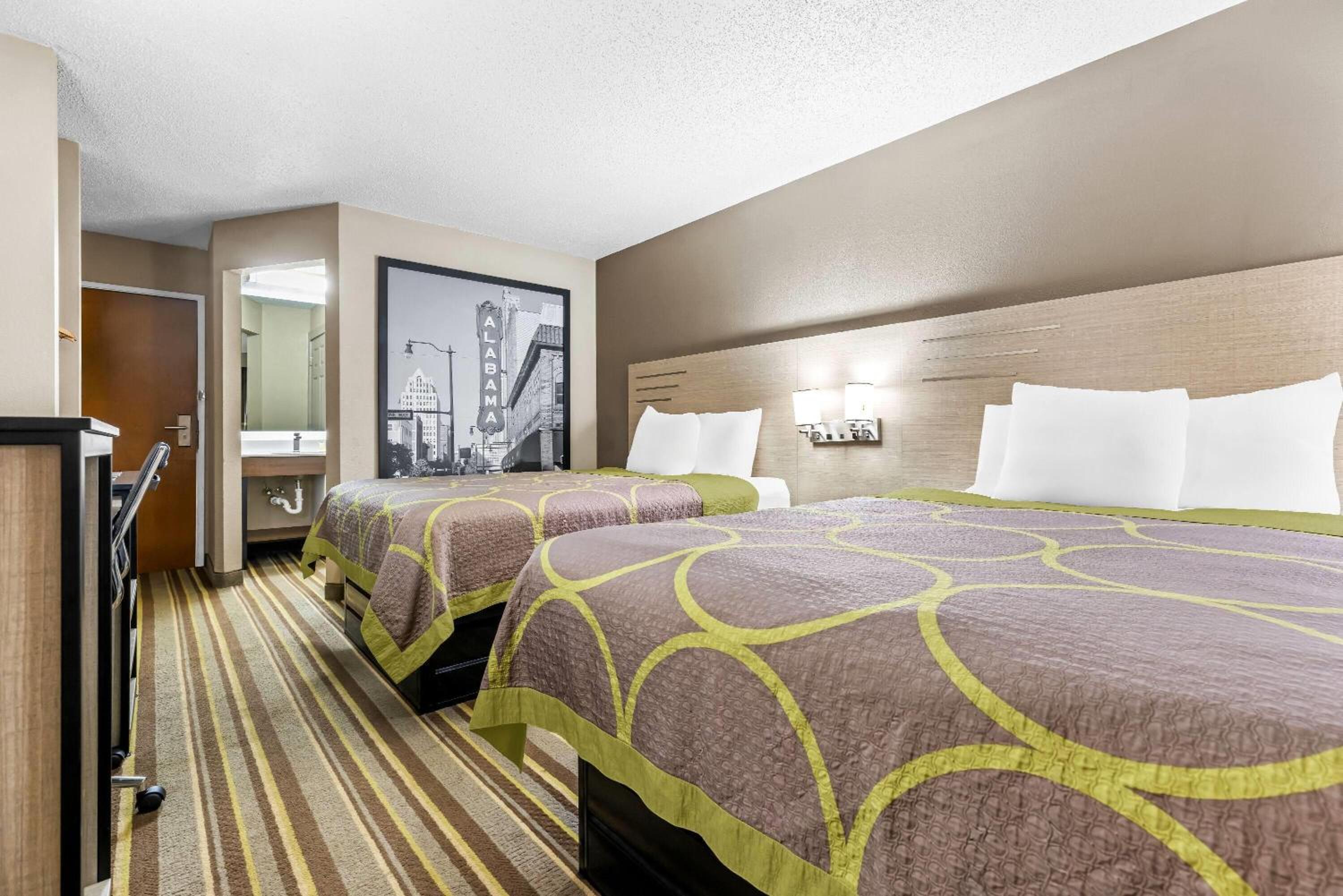 Queen Room with Two Queen Beds - Non-Smoking - Photo 1