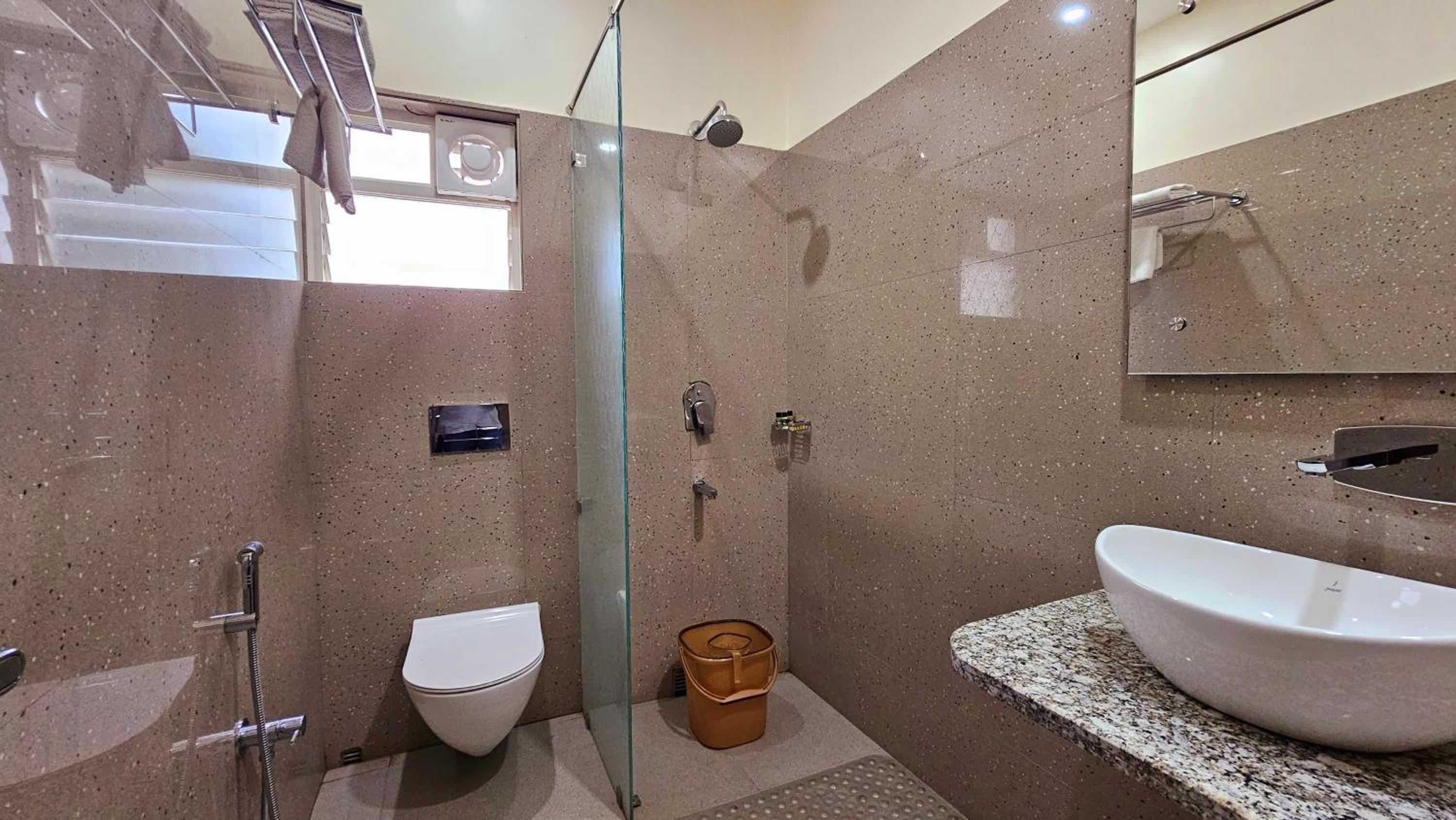 Standard Queen Room photo 2