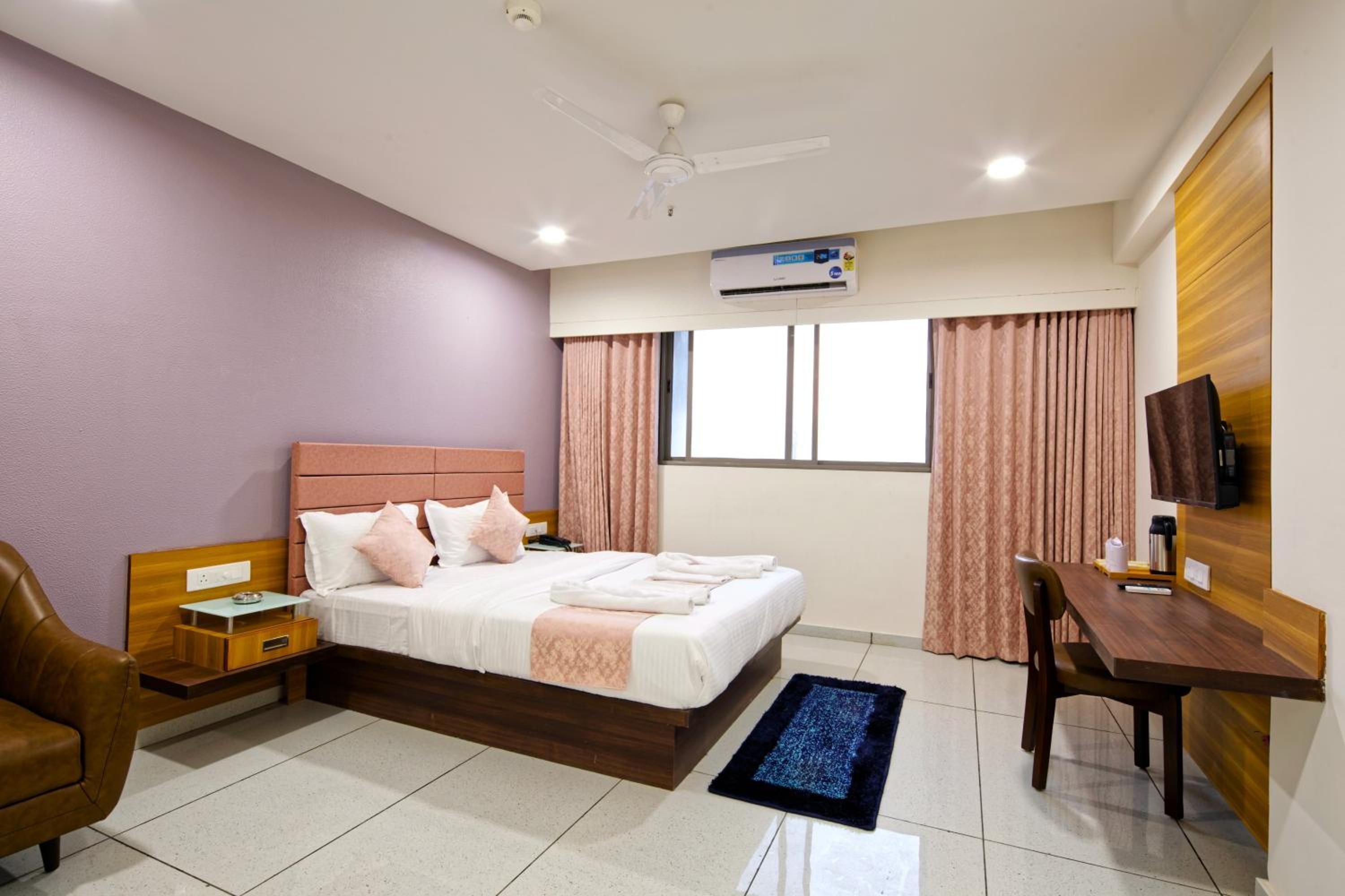 Deluxe Double Room photo 3
