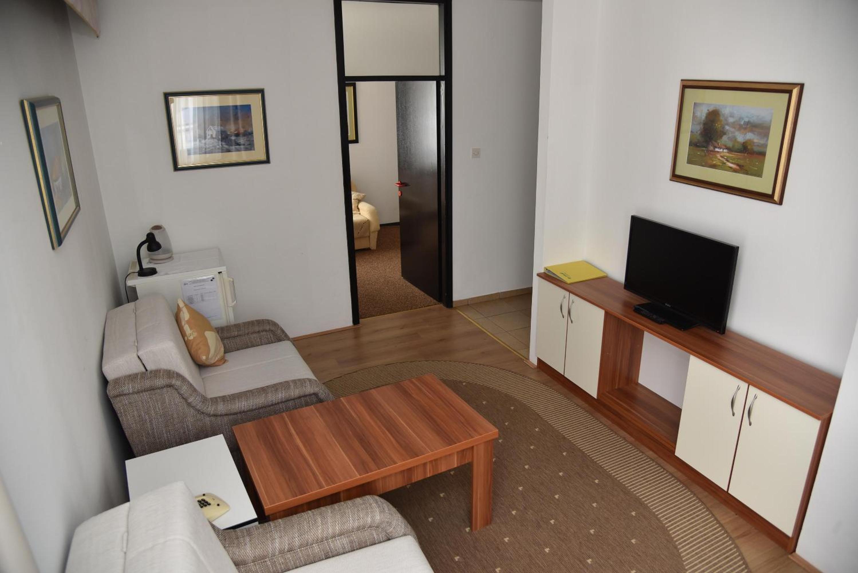 Suite - Photo 4