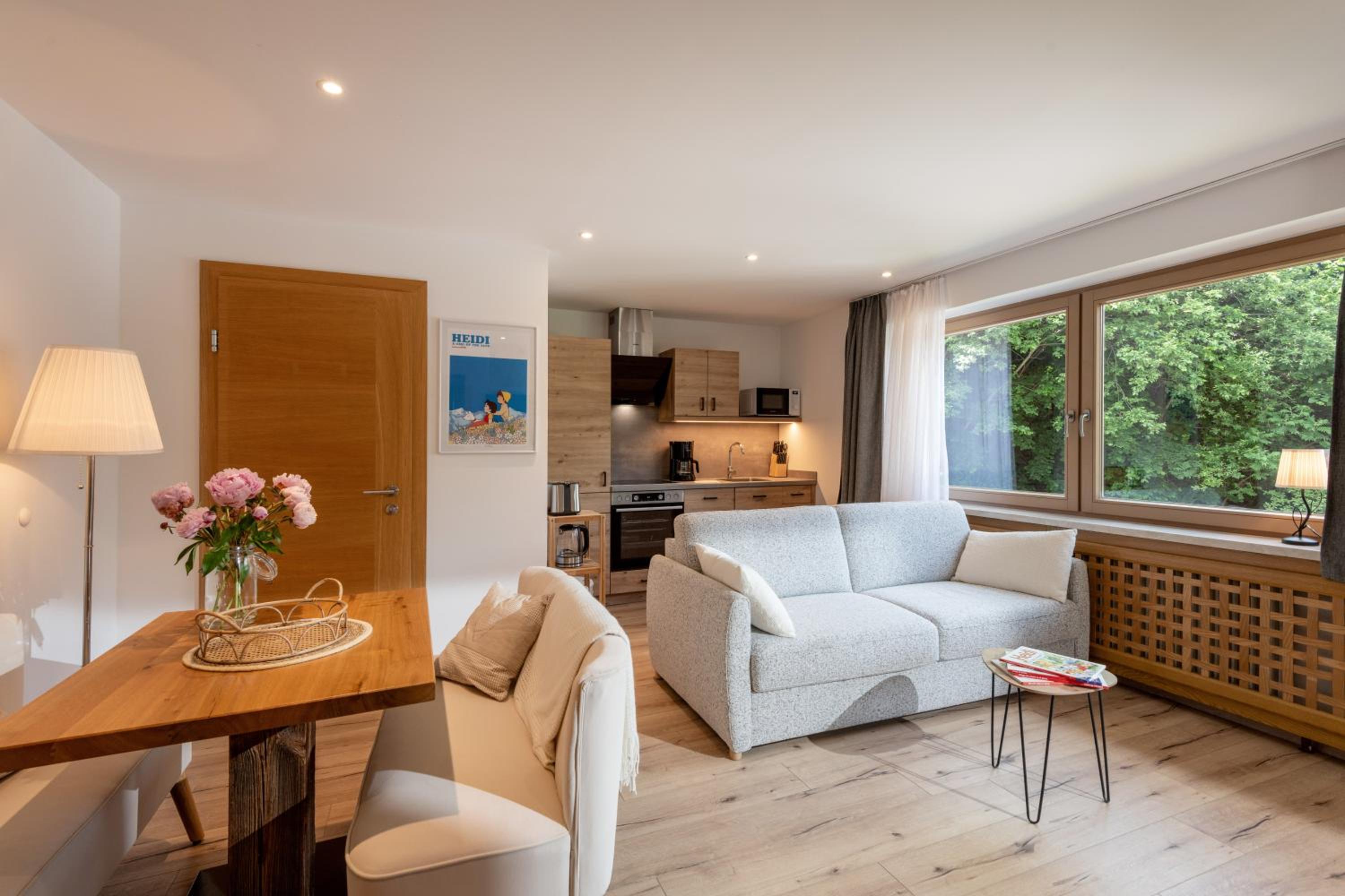 One-Bedroom Apartment with View photo 2