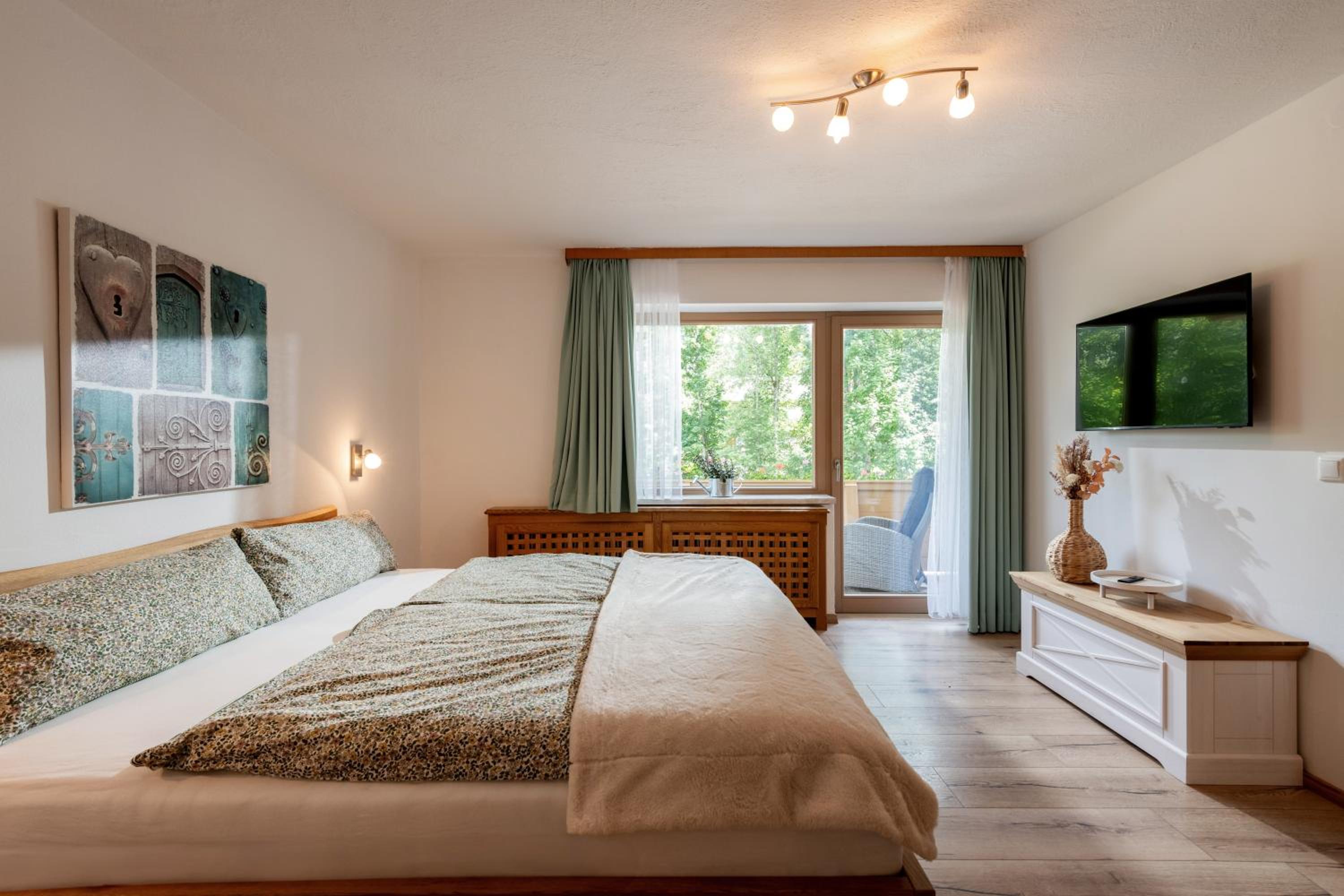 One-Bedroom Apartment with View photo 3