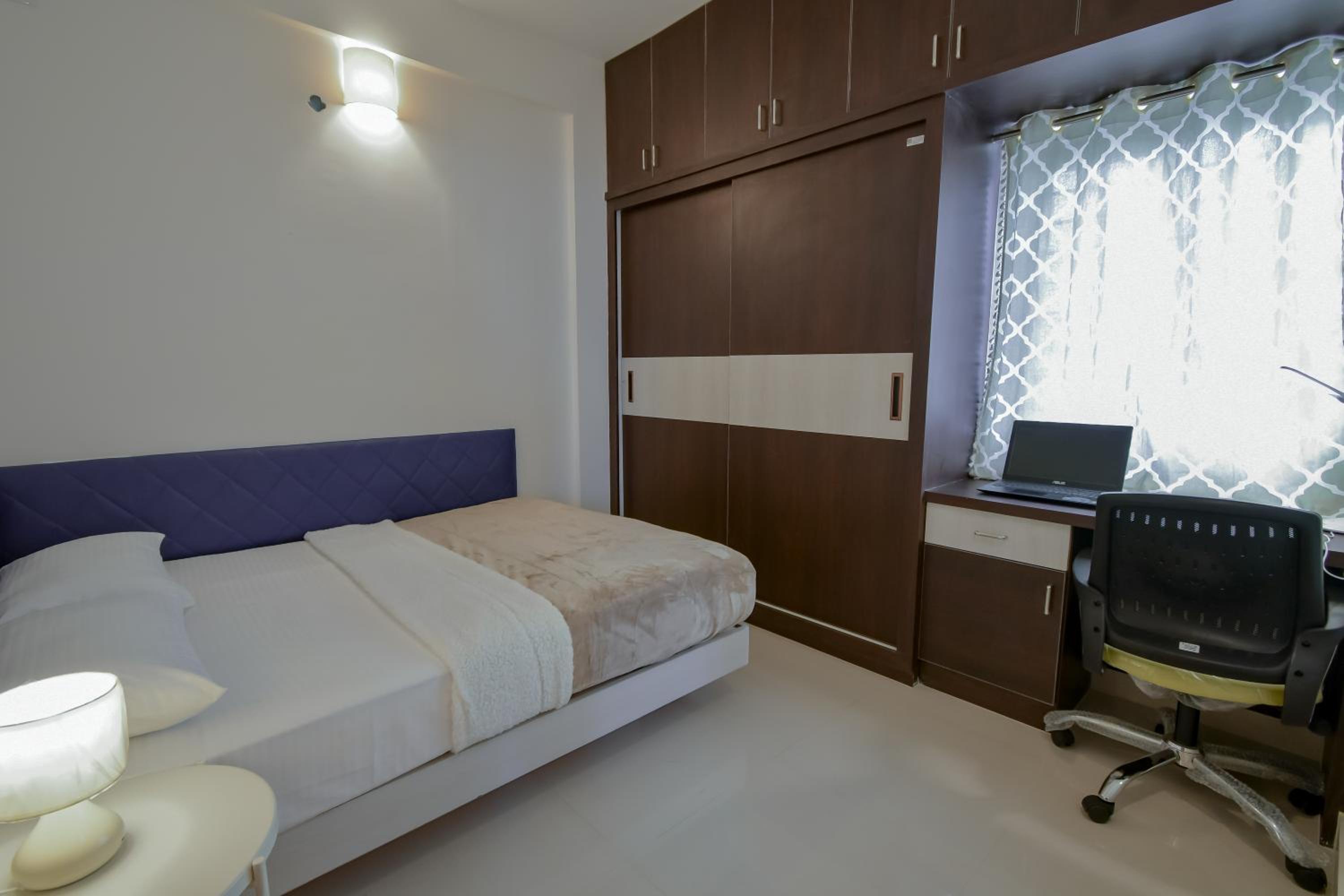 One-Bedroom Standard Apartment - Photo 2