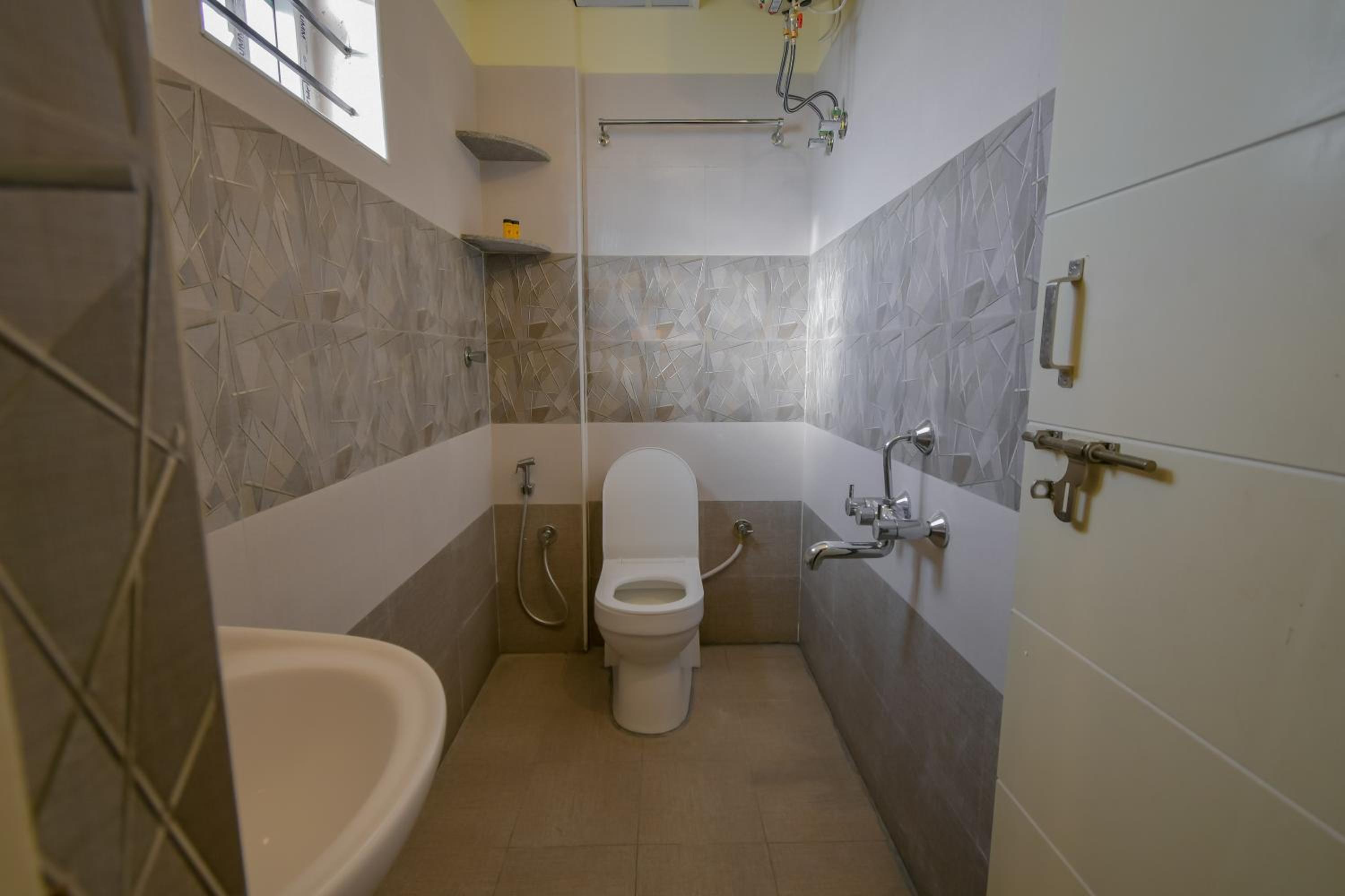 One-Bedroom Standard Apartment - Photo 4