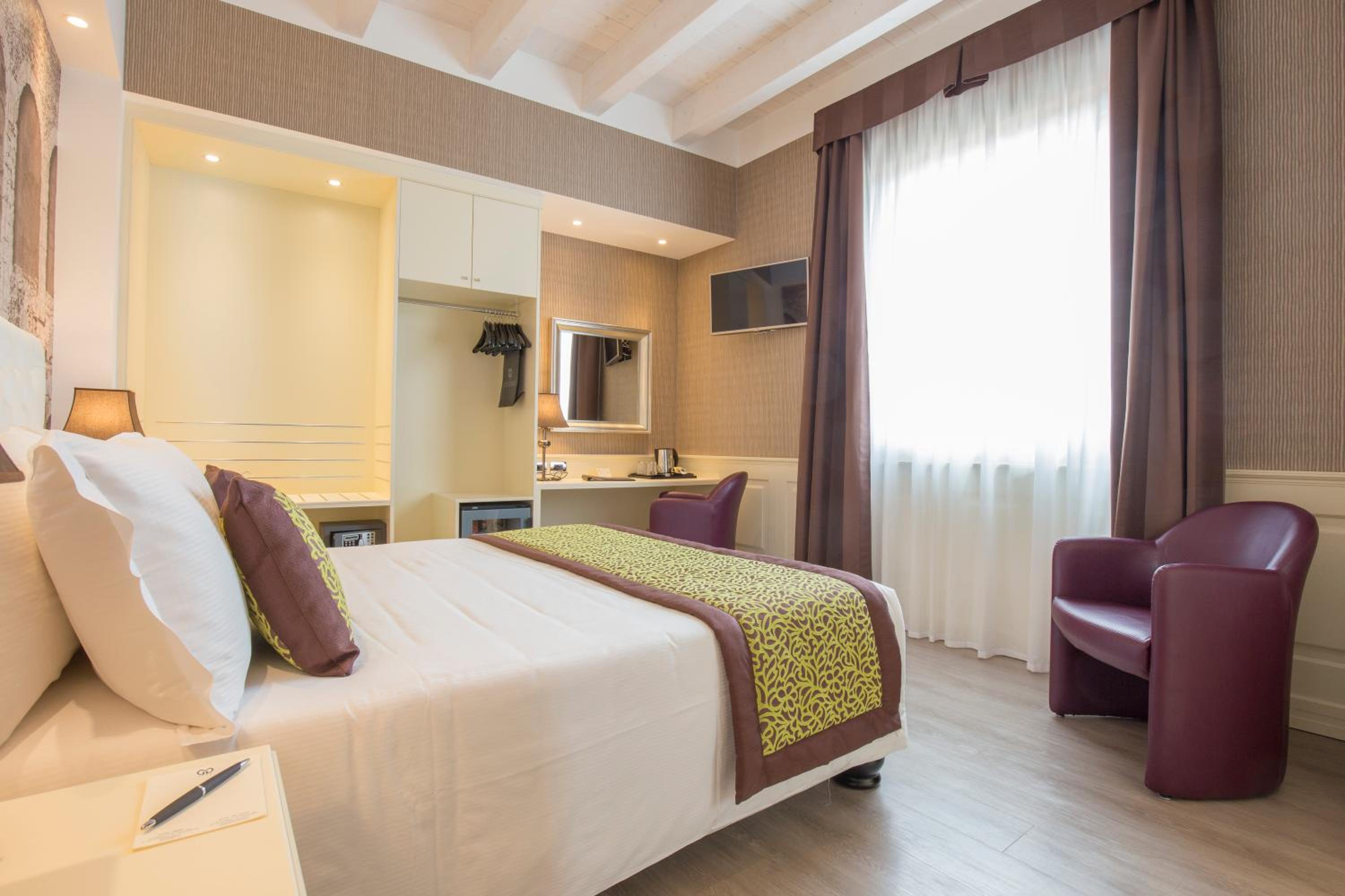 Deluxe Double Room - Photo 5