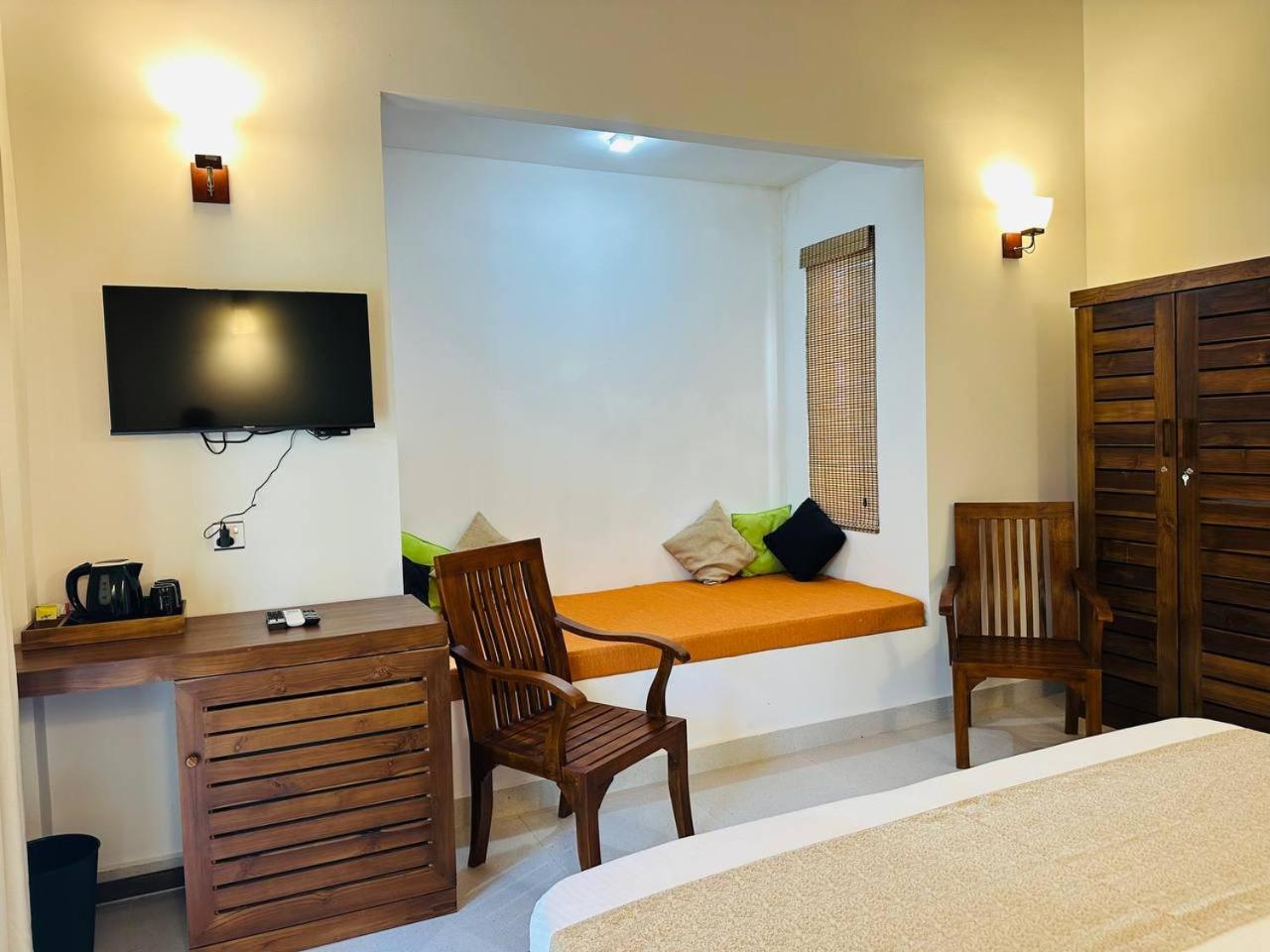 Family Room with Garden View