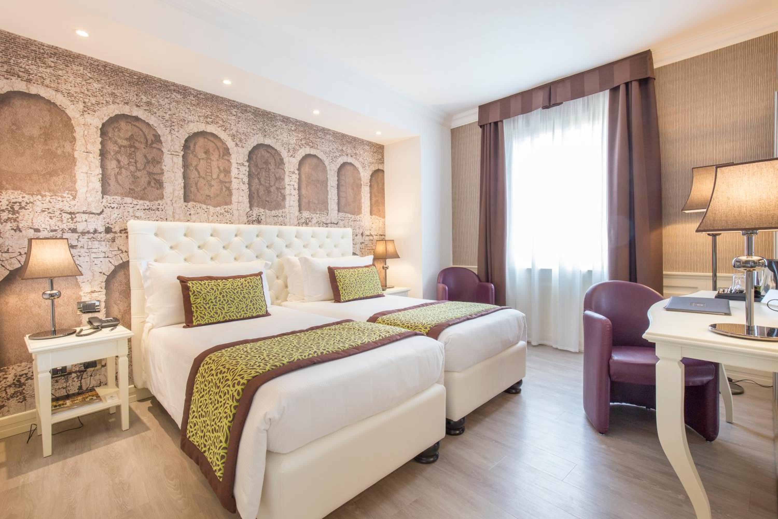 Deluxe Twin Room - Photo 2