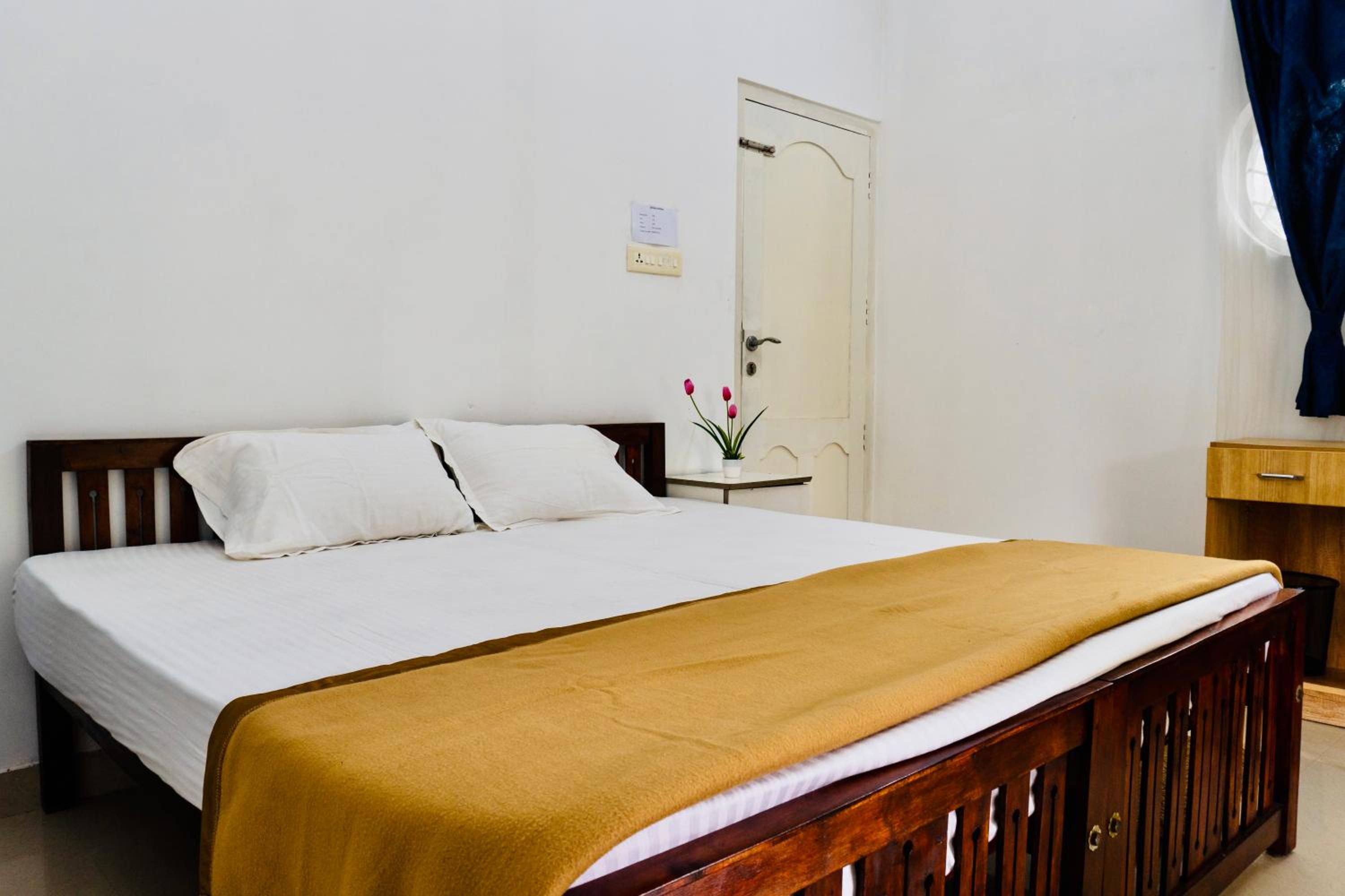 Double Room with Balcony (2 Adults + 1 Child) photo 2