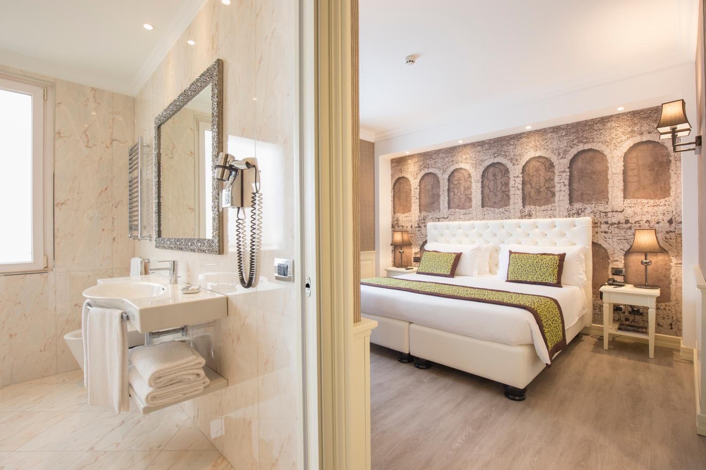 Deluxe Twin Room - Photo 10