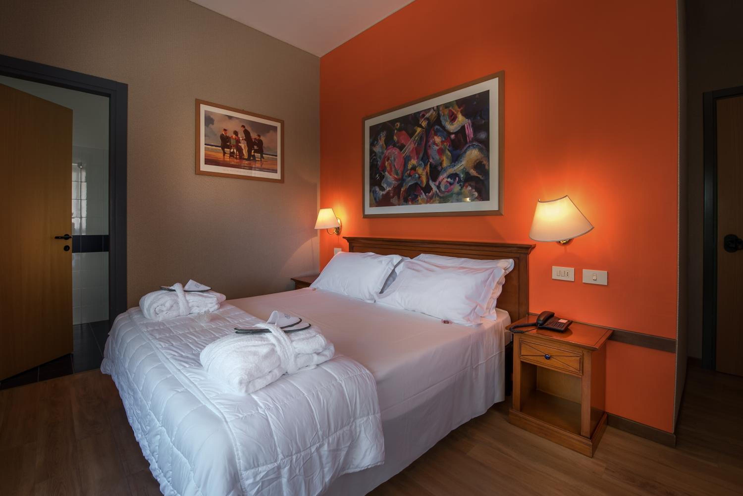 Double or Twin Room photo 3