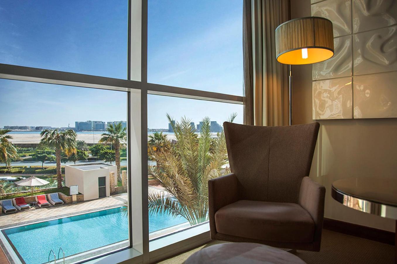 Family Queen Suite - Accessible with Plaza View/Theme Park photo 3
