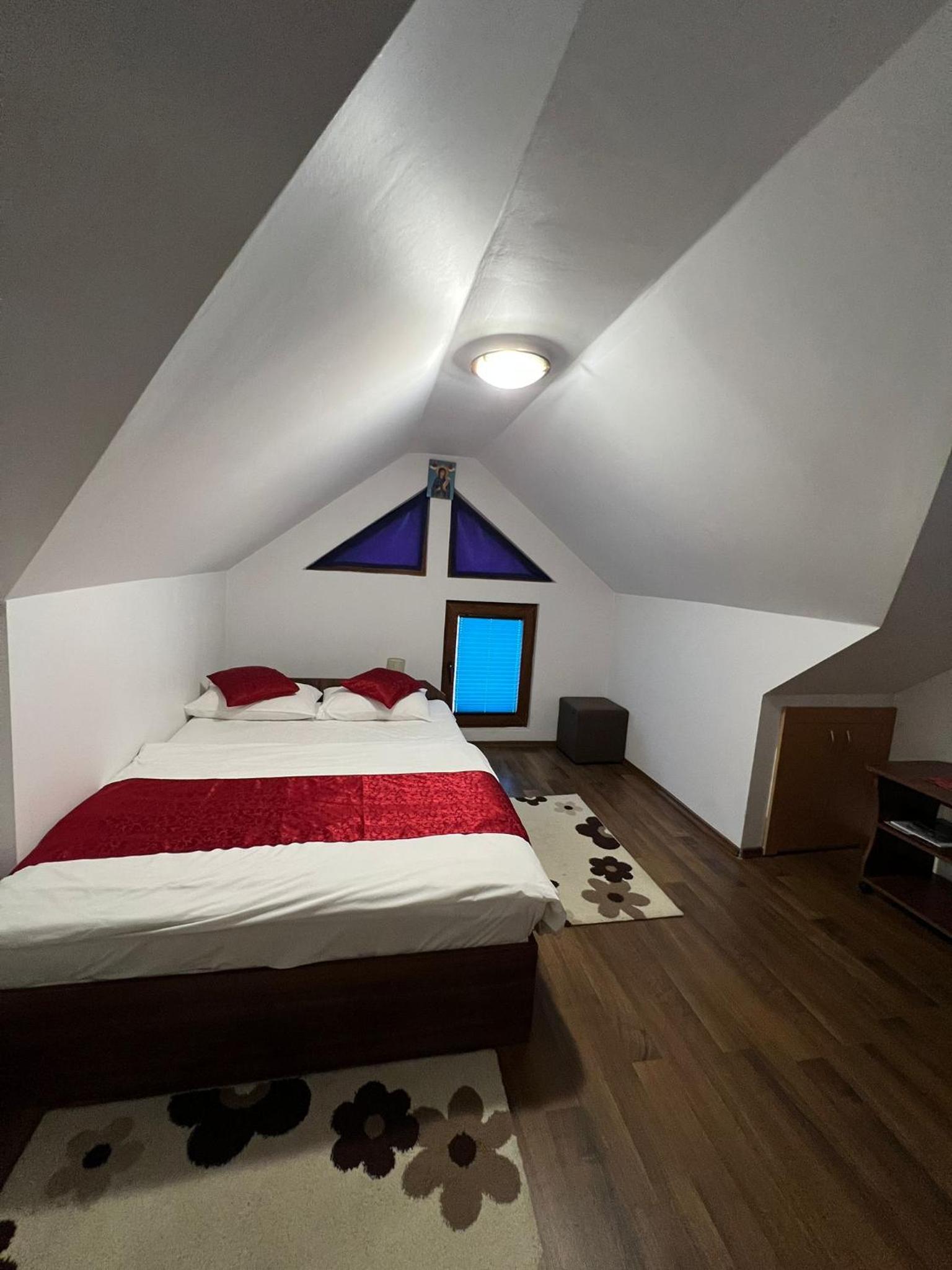 Double Room with Balcony (2 Adults + 1 Child) photo 3