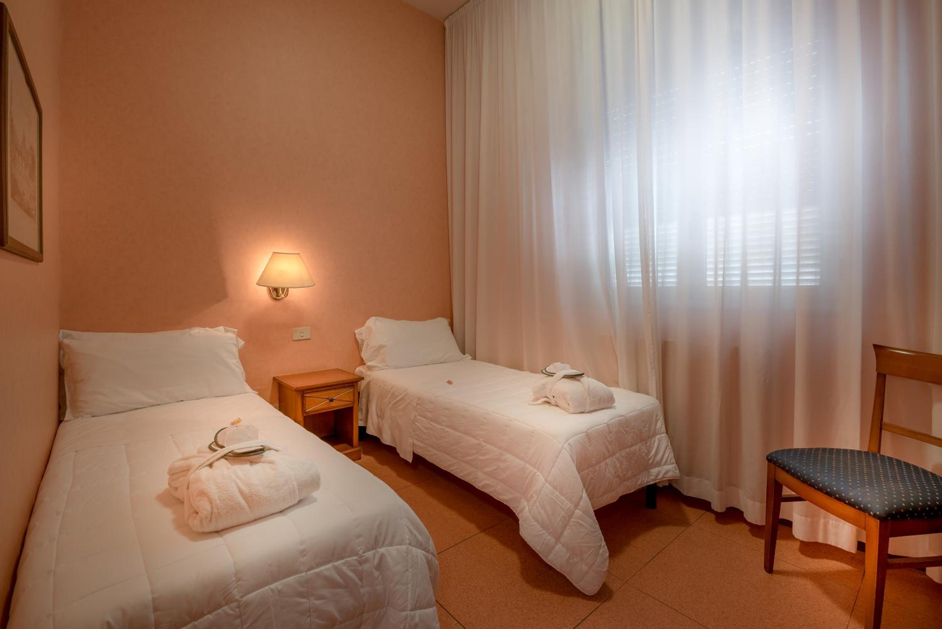 Double or Twin Room photo 3