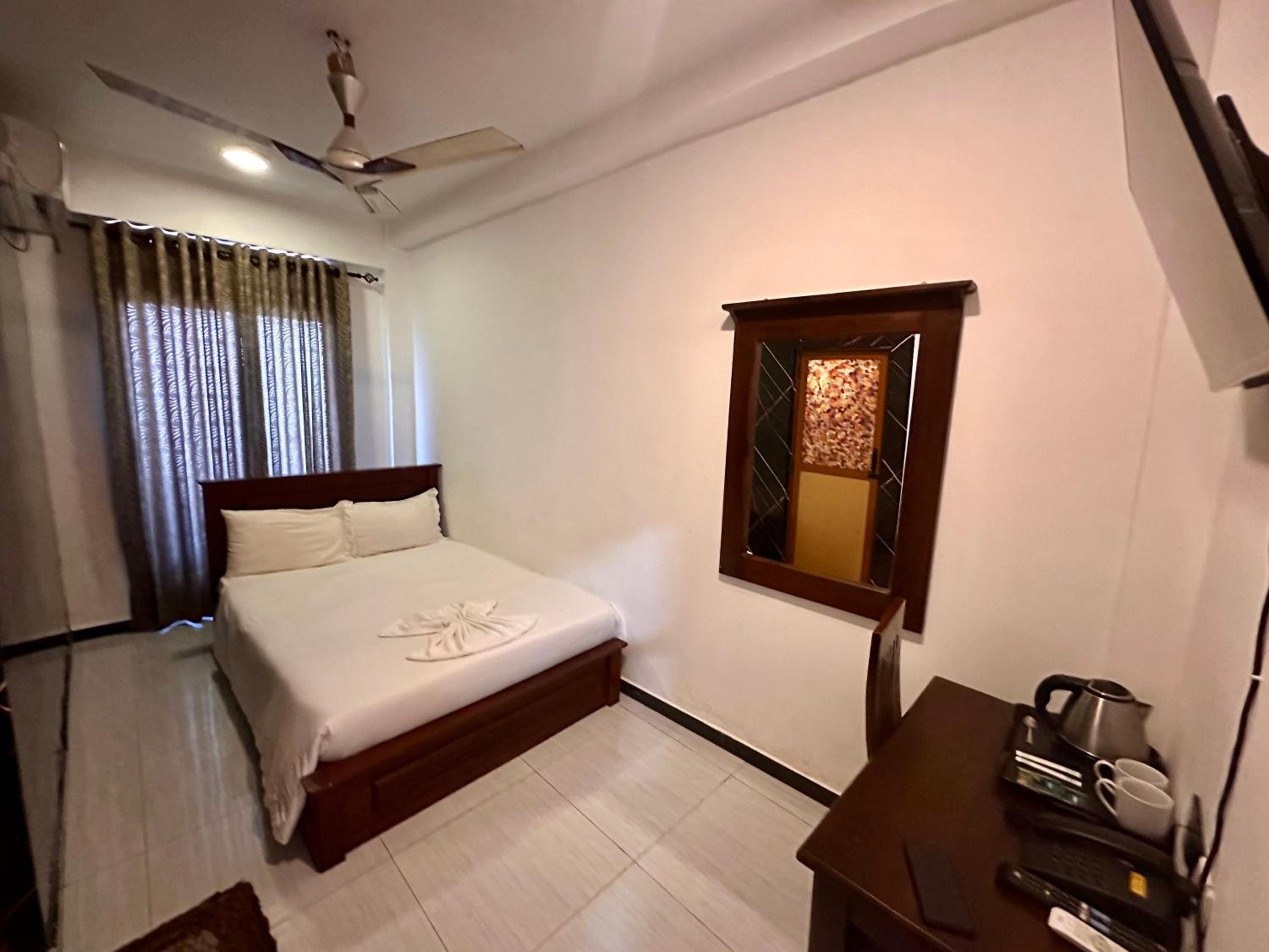 Economy Double Room photo 3