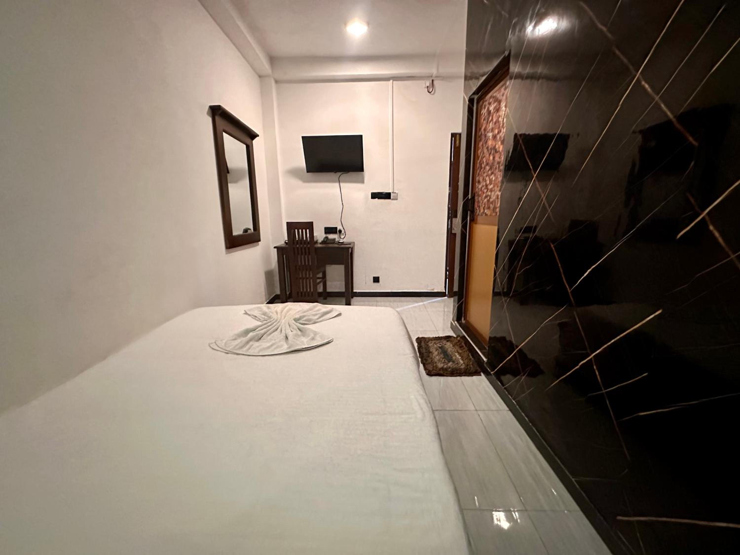 Economy Double Room photo 2