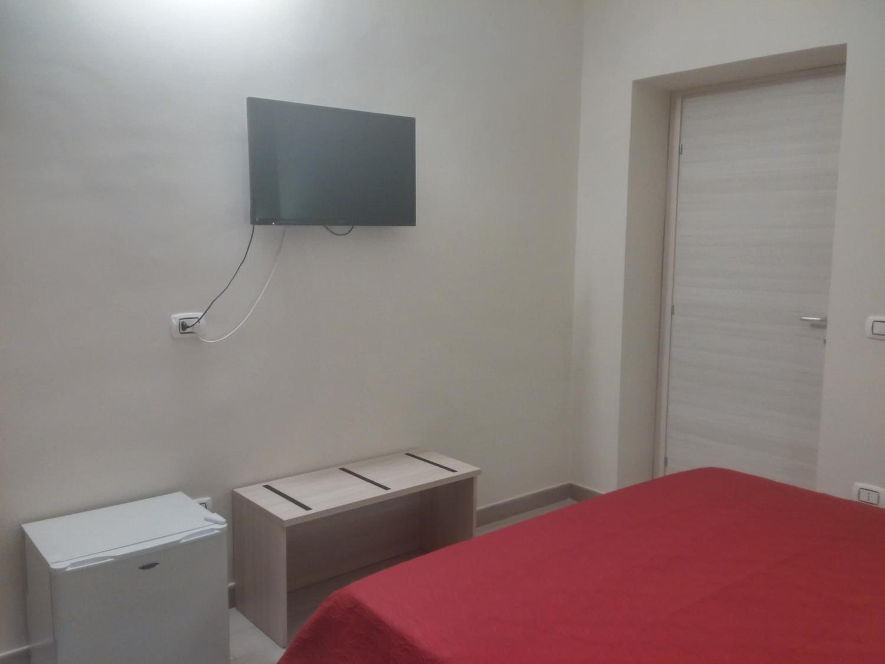 Deluxe Double Room with Shower - Photo 7