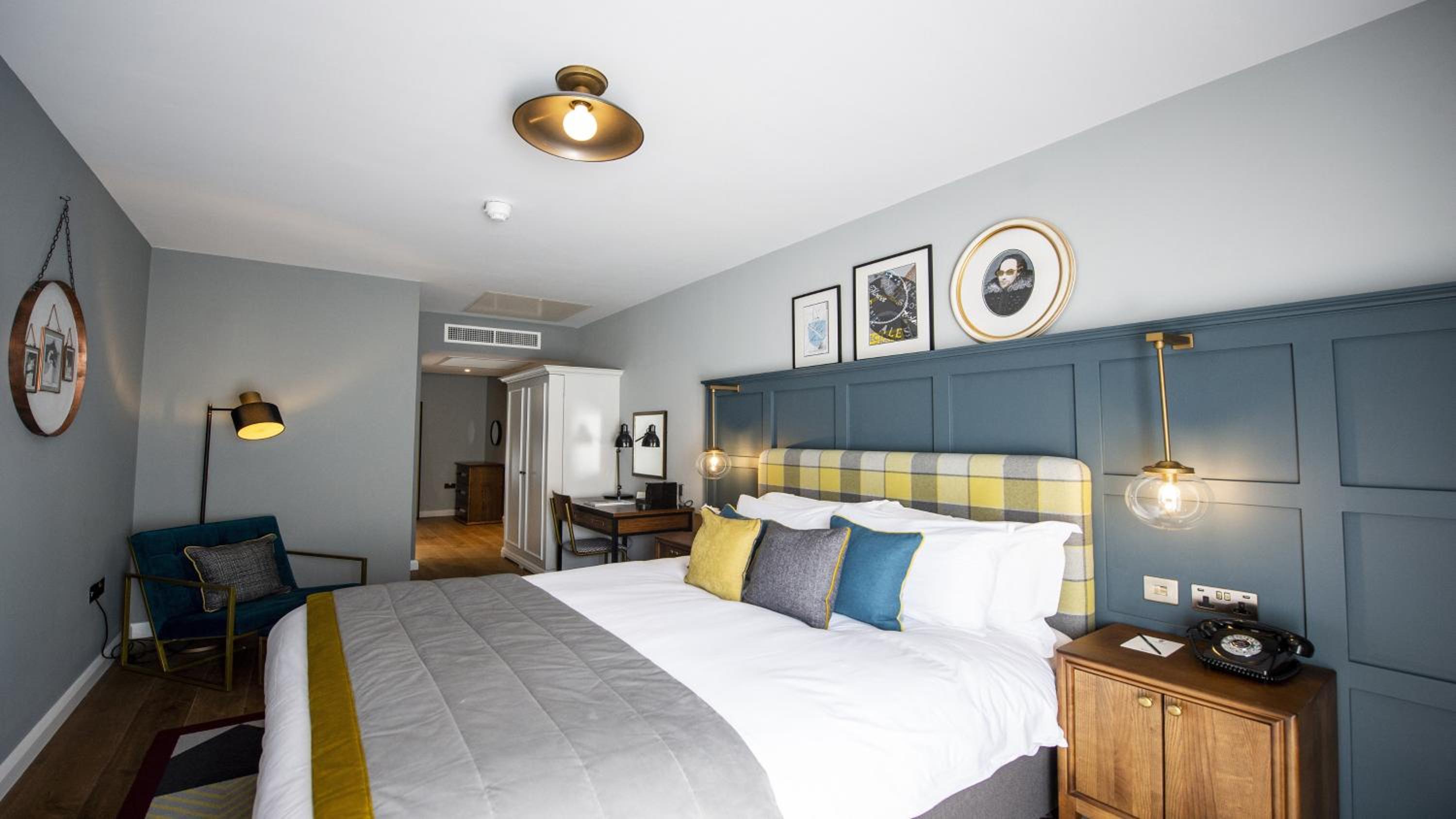 Standard King Room with Garden View - Photo 1