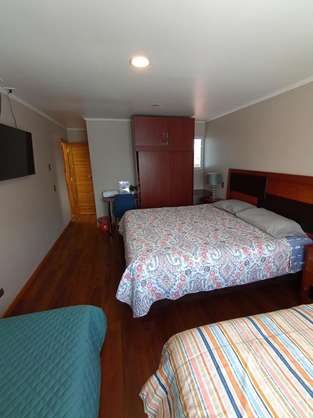 Quadruple Room with Private Bathroom photo 2