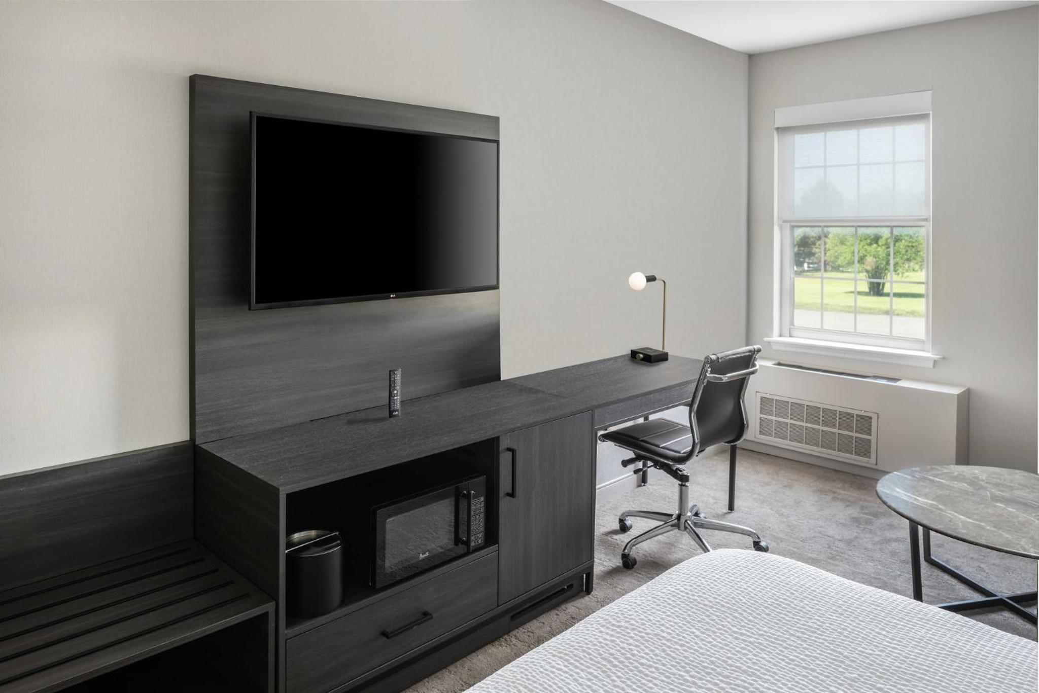 Standard King Room with Sofa Bed - Photo 4