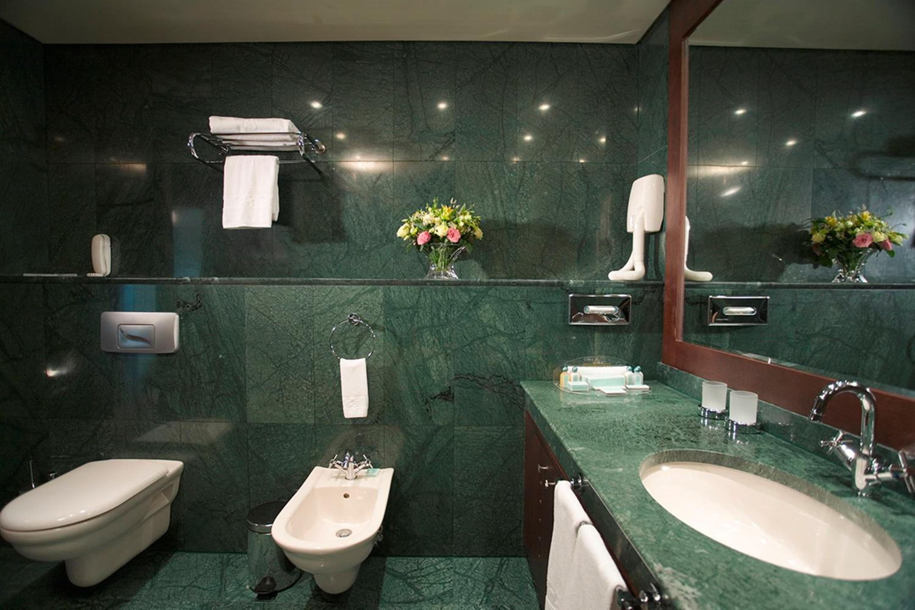 Corner Suite - Photo 6