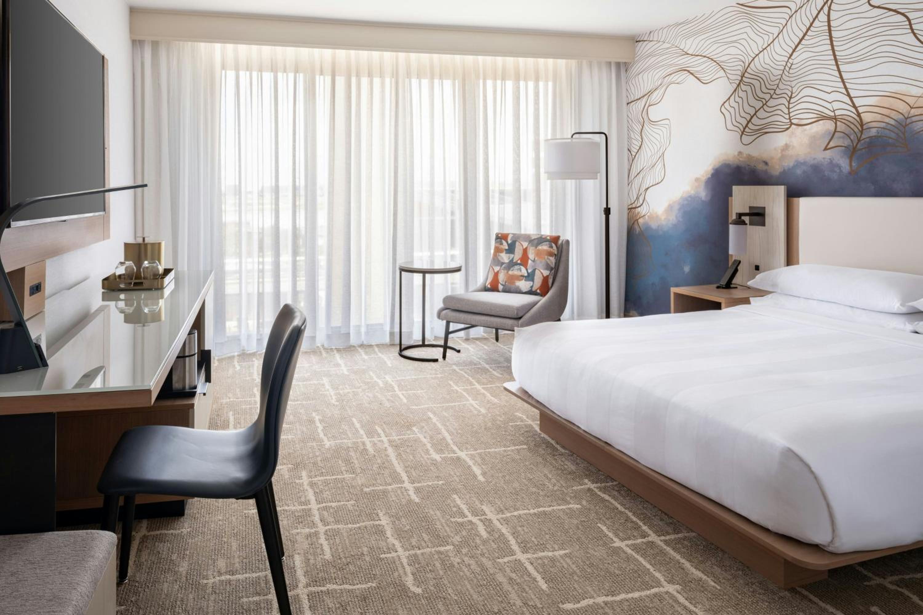 Newly Renovated King Room with Tub - Mobility Accessible