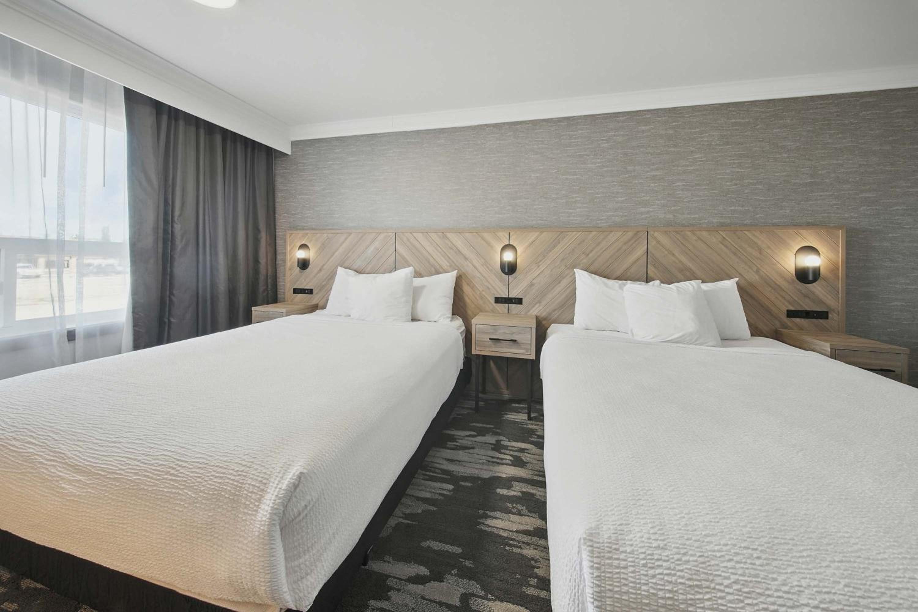 Standard Room, 2 Queen Beds - Photo 2