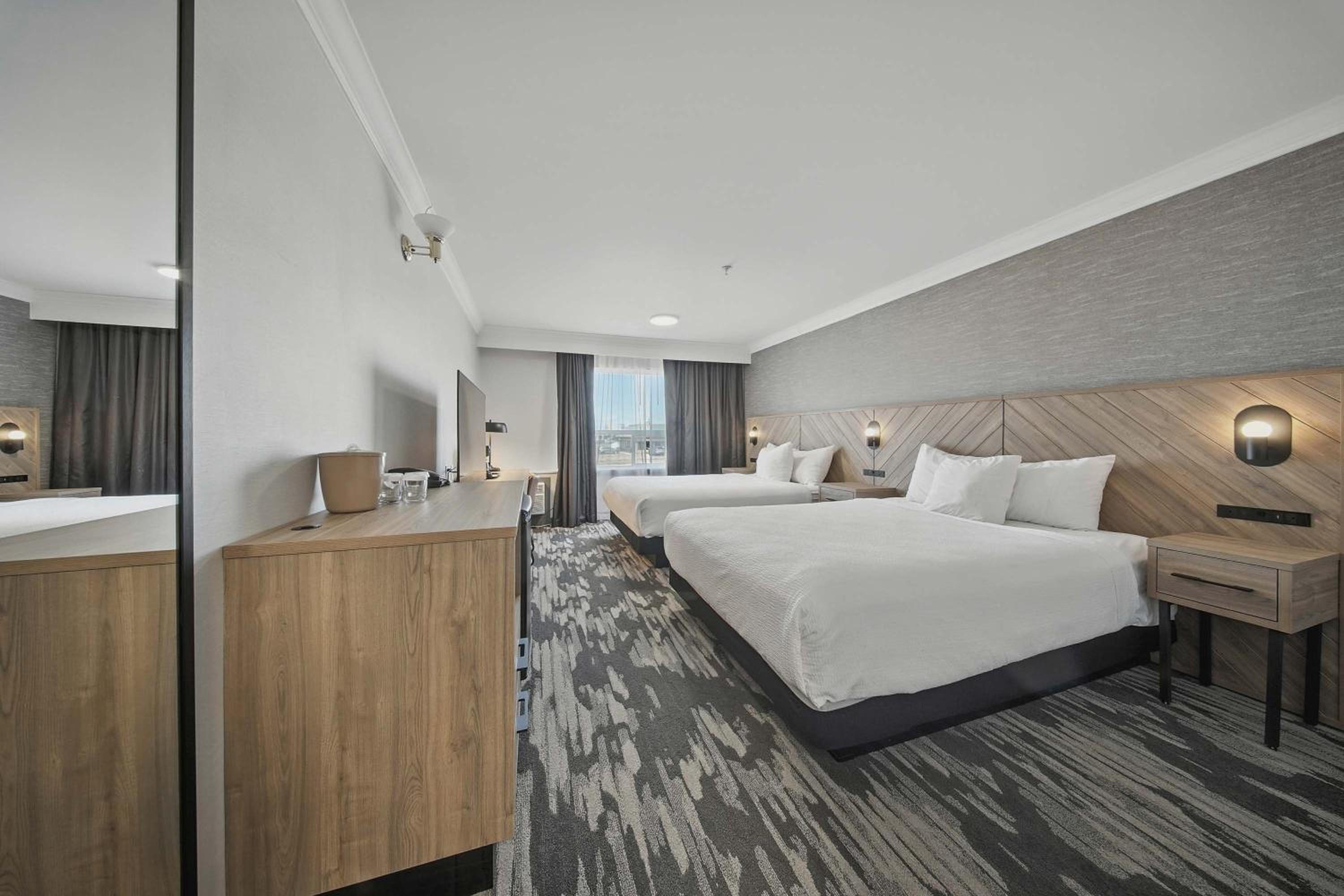 Standard Room, 2 Queen Beds - Photo 1