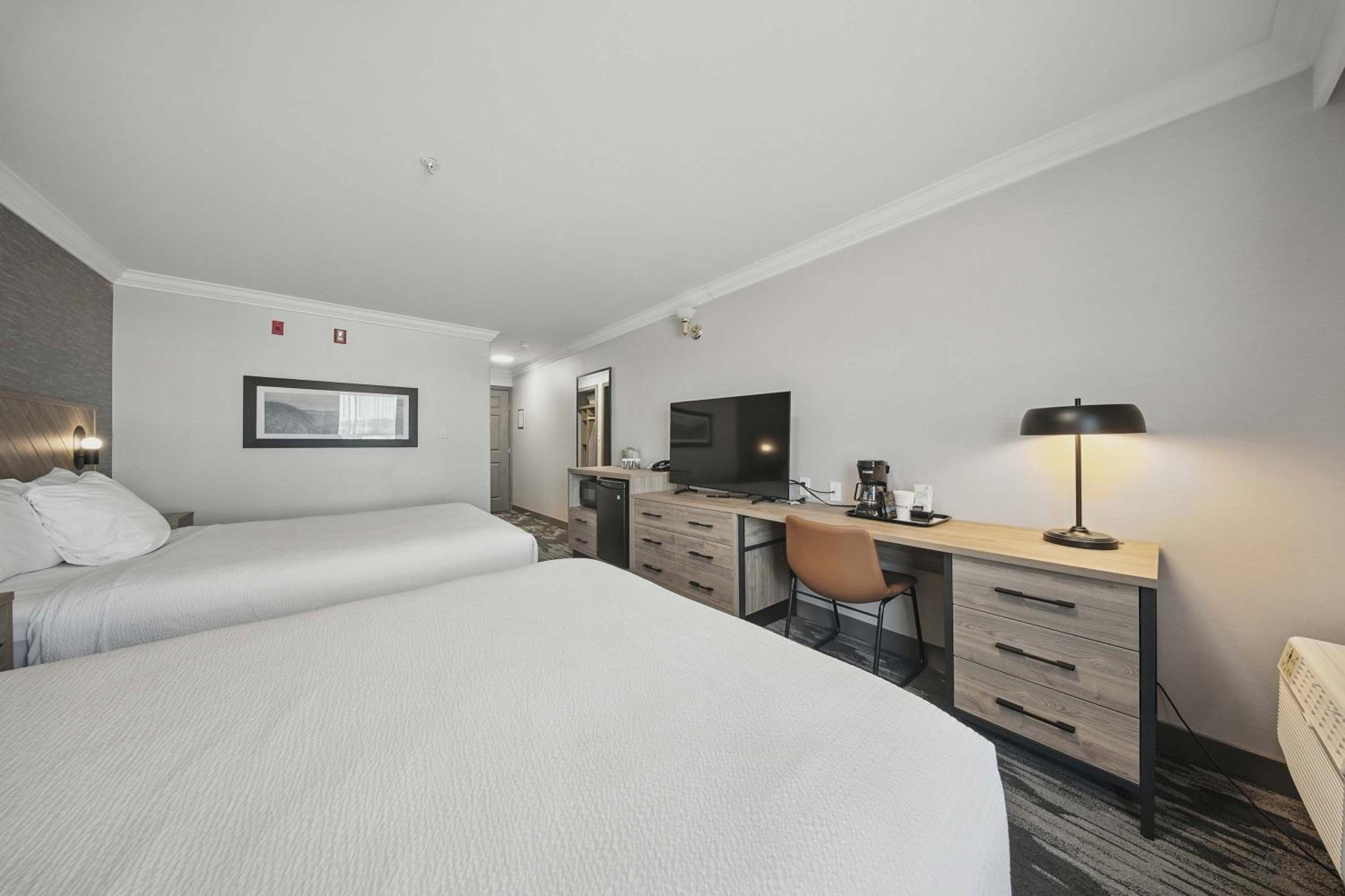Standard Room, 2 Queen Beds - Photo 3