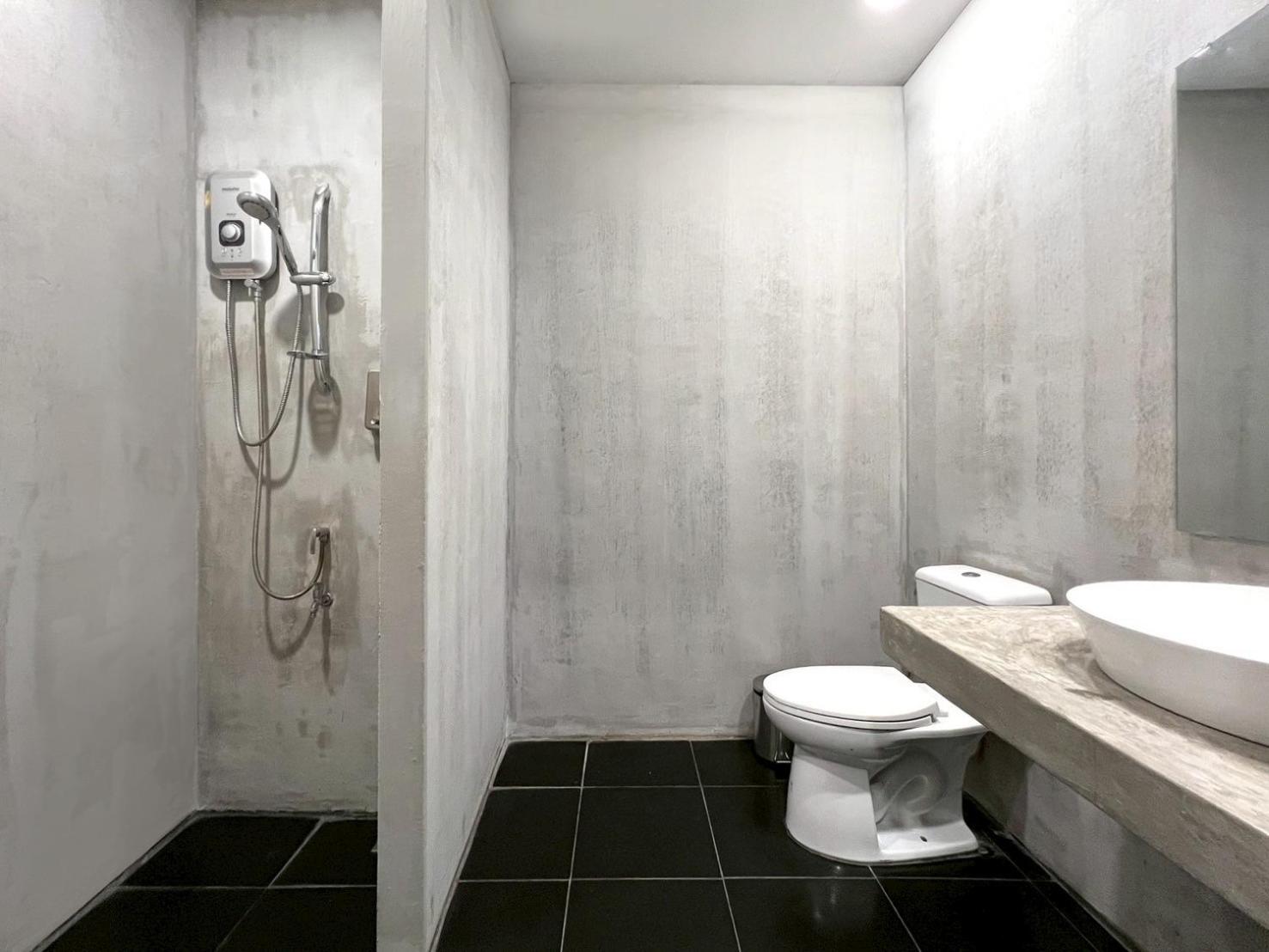 Large Twin Room - Photo 1