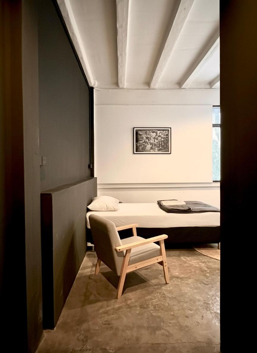 Single Room with Bathroom - Photo 1