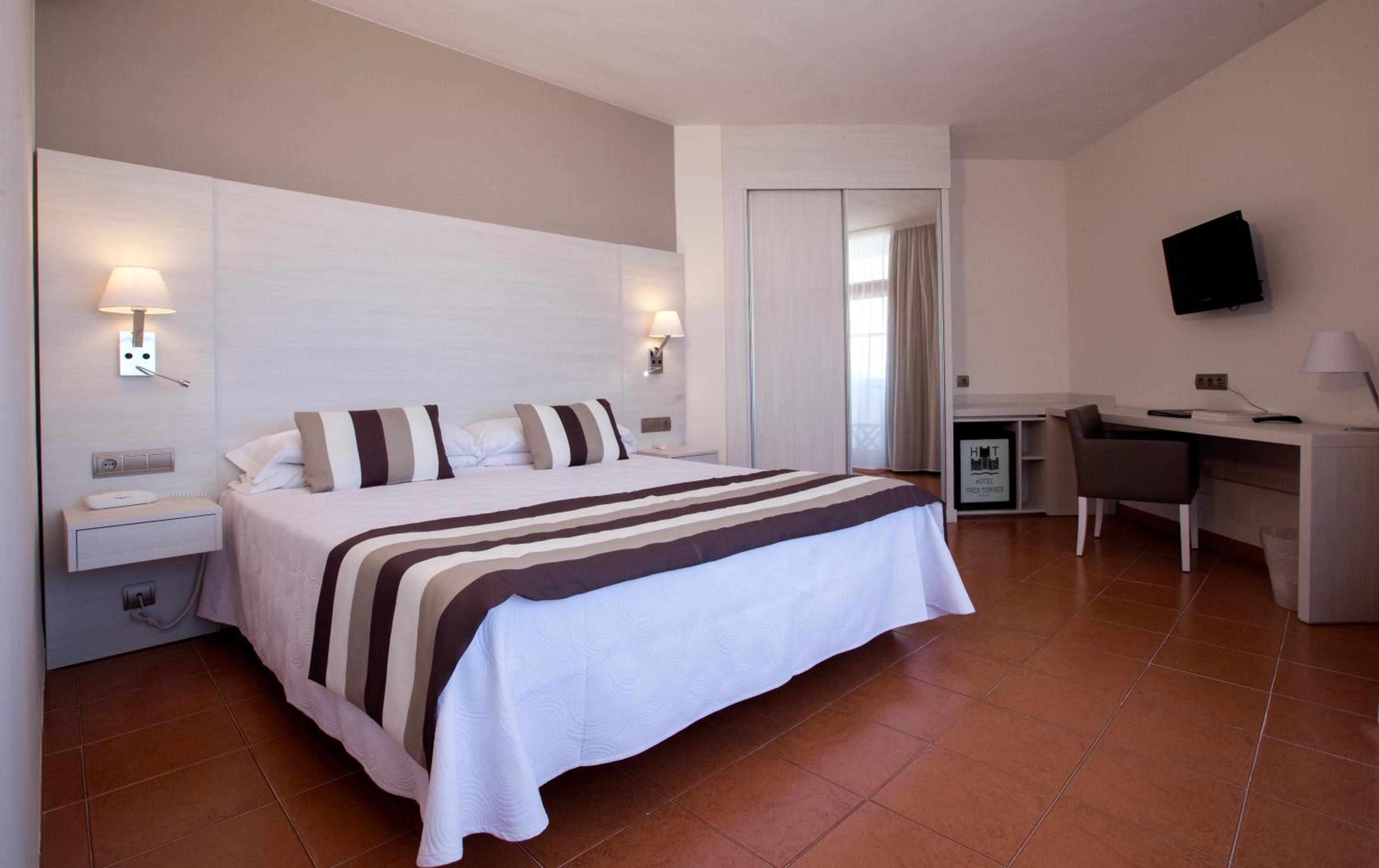 Double or Twin Room with Terrace - Photo 4