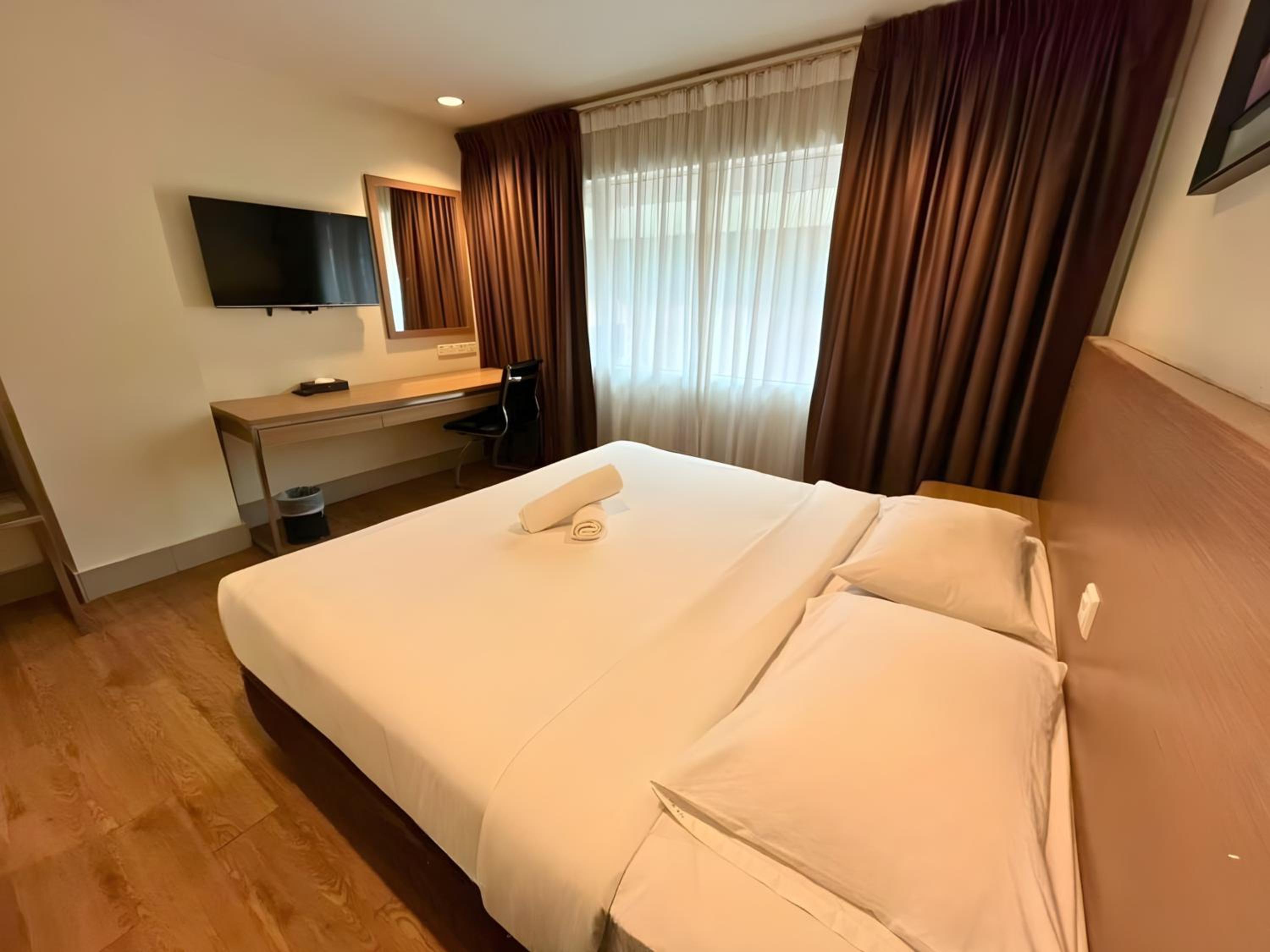 Deluxe King Room photo 2