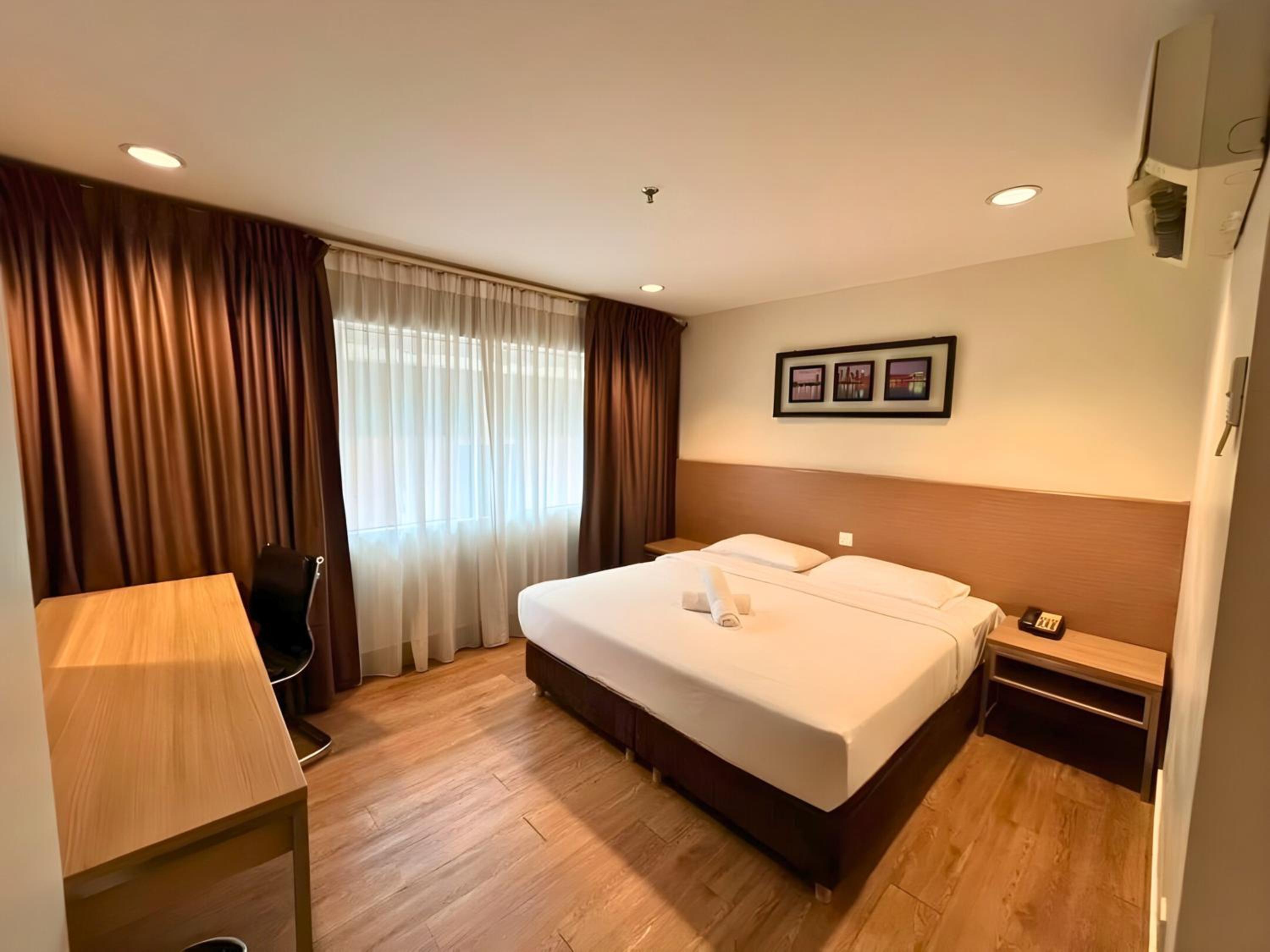 Deluxe King Room photo 1