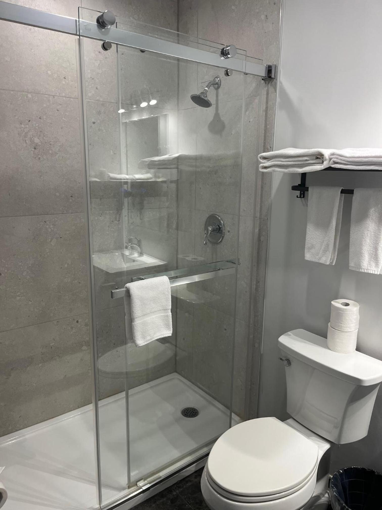 Queen Room with Shower Only - No Pets/Non-Smoking
