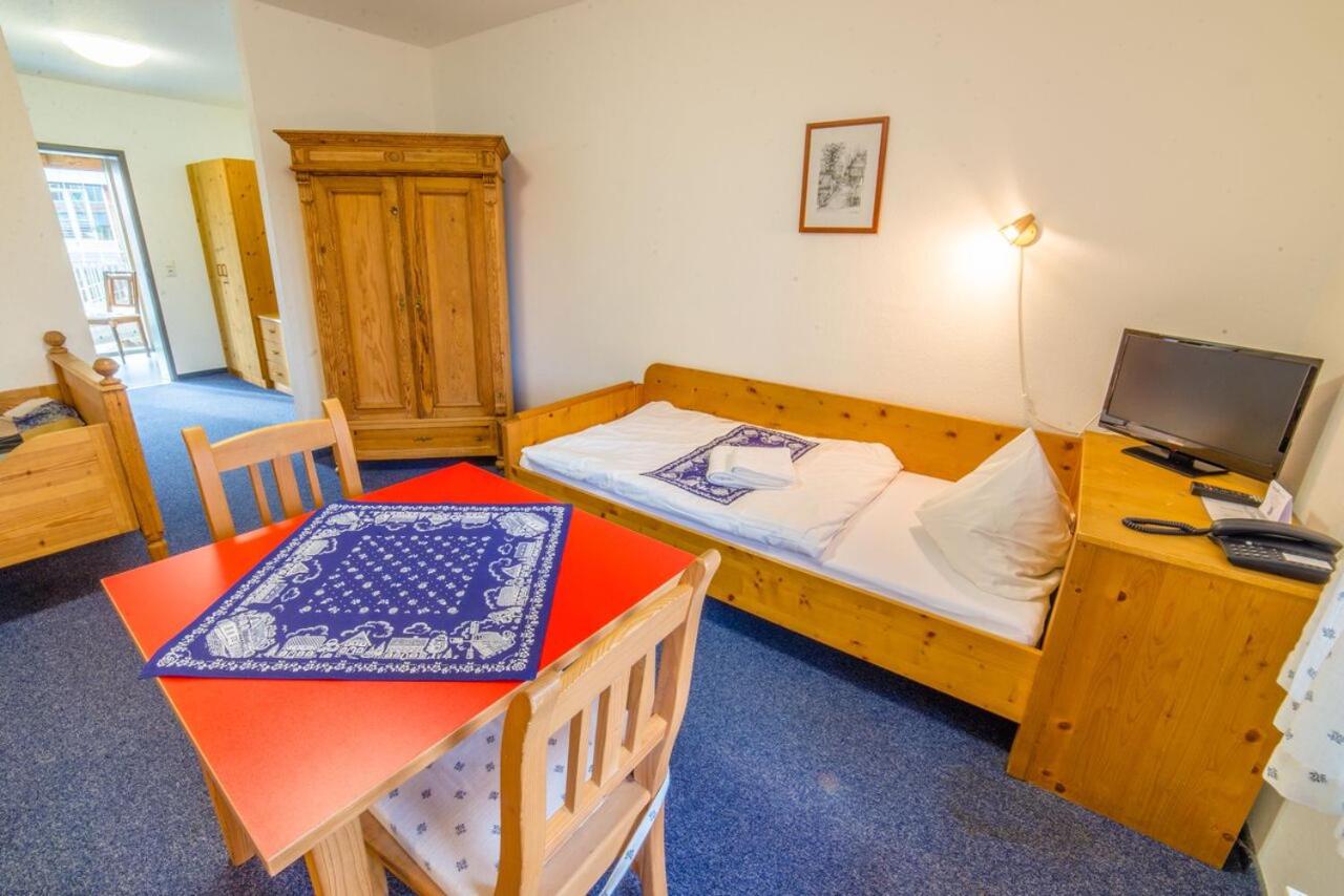 Large Twin Room photo 3