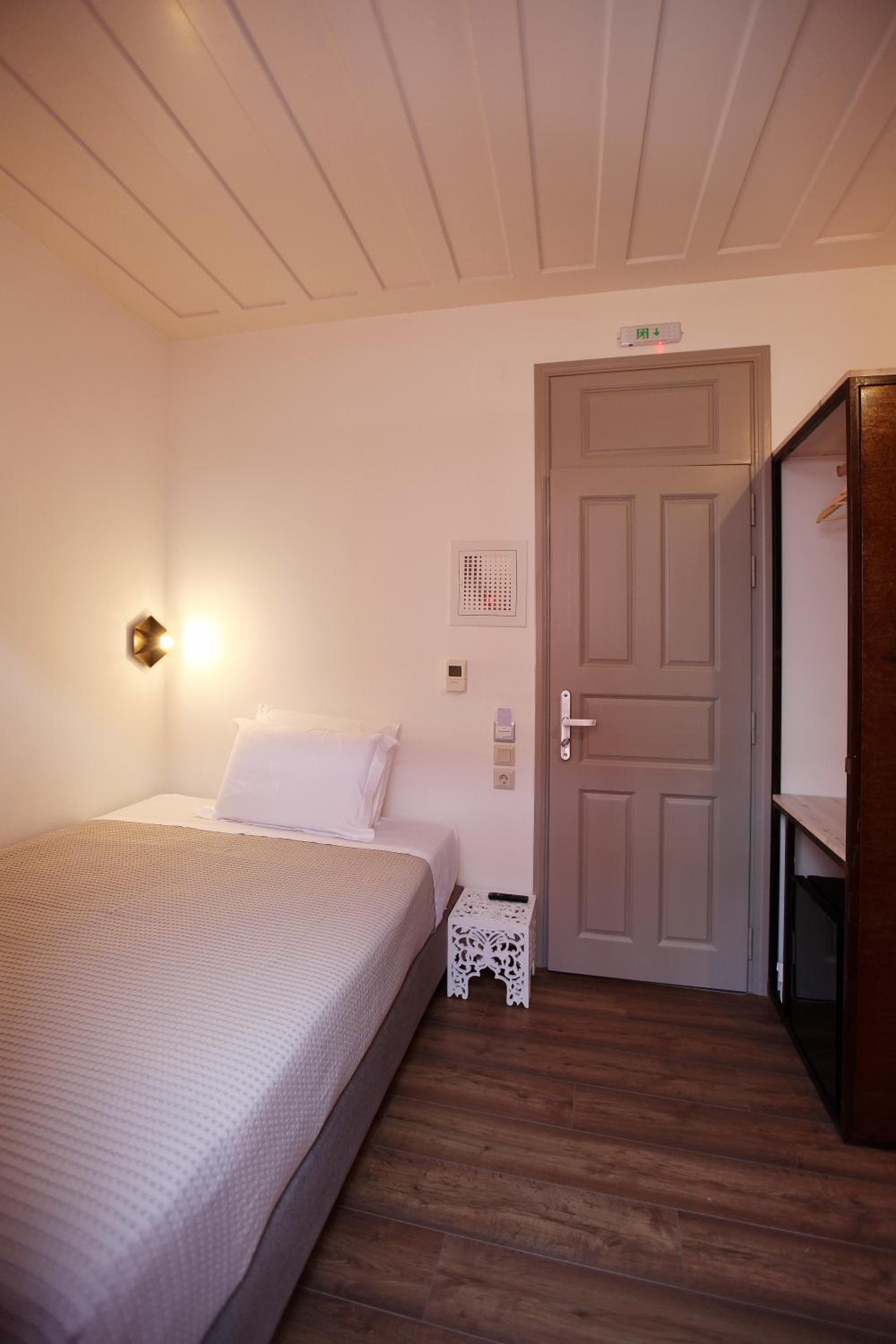 Budget Double Room - Photo 1