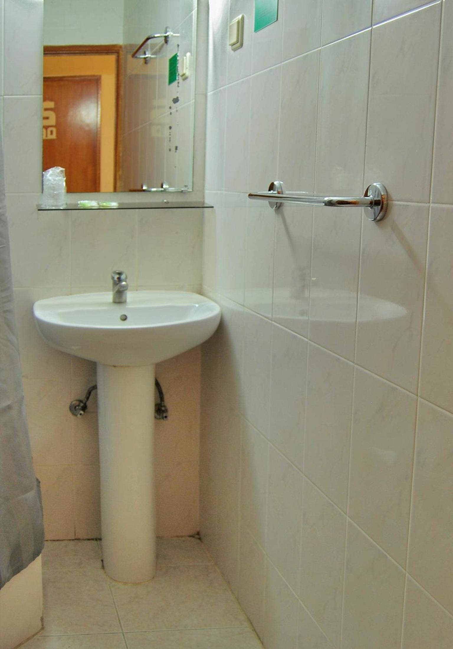 Standard Double Room - Photo 13