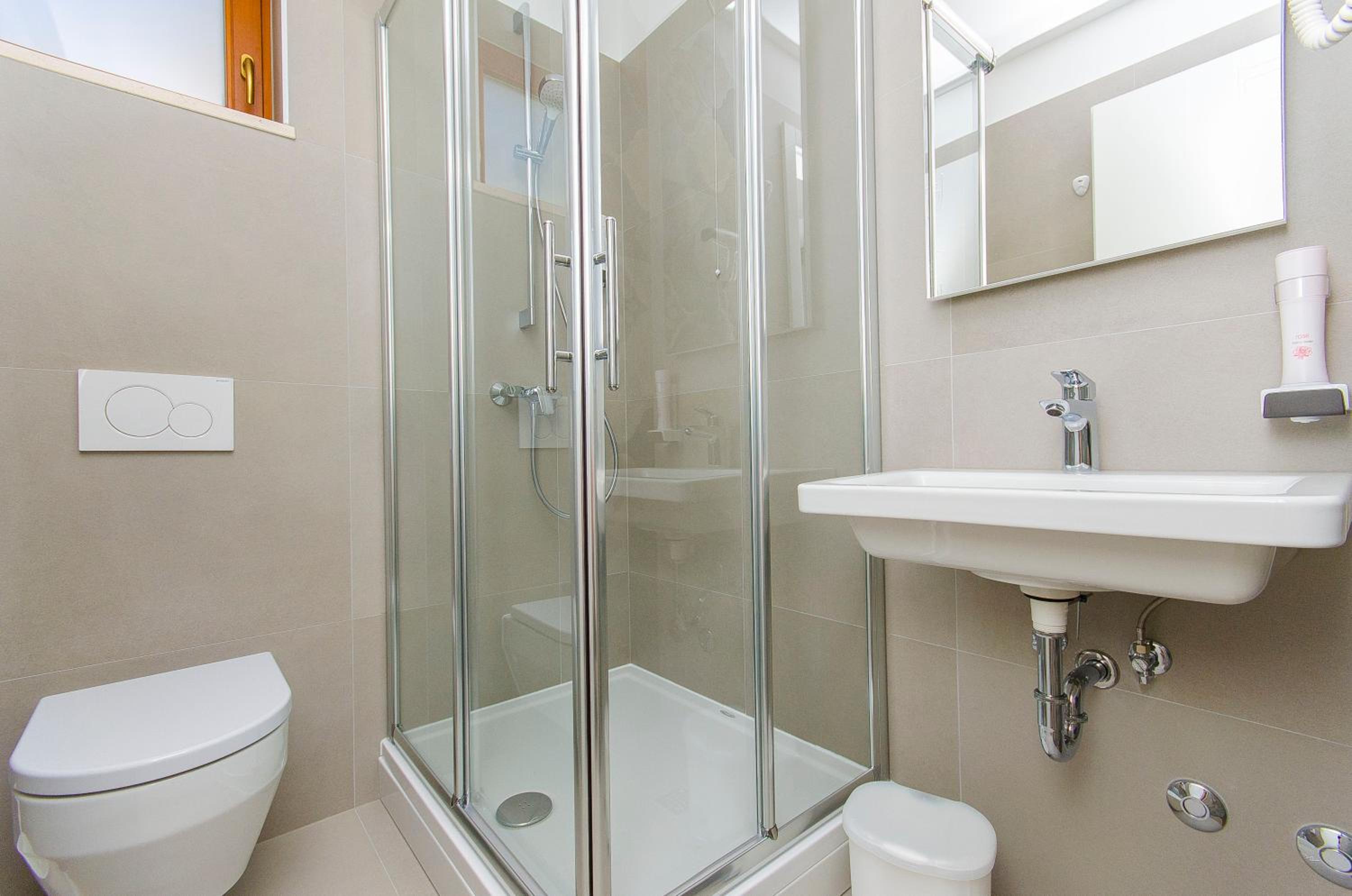 Double Room with Shared Bathroom photo 2