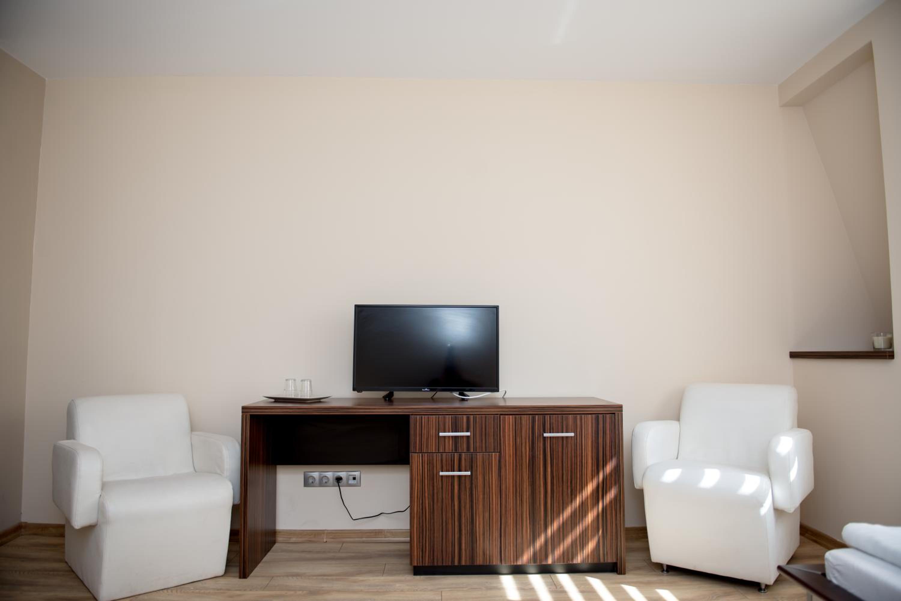 Twin Room - Photo 7