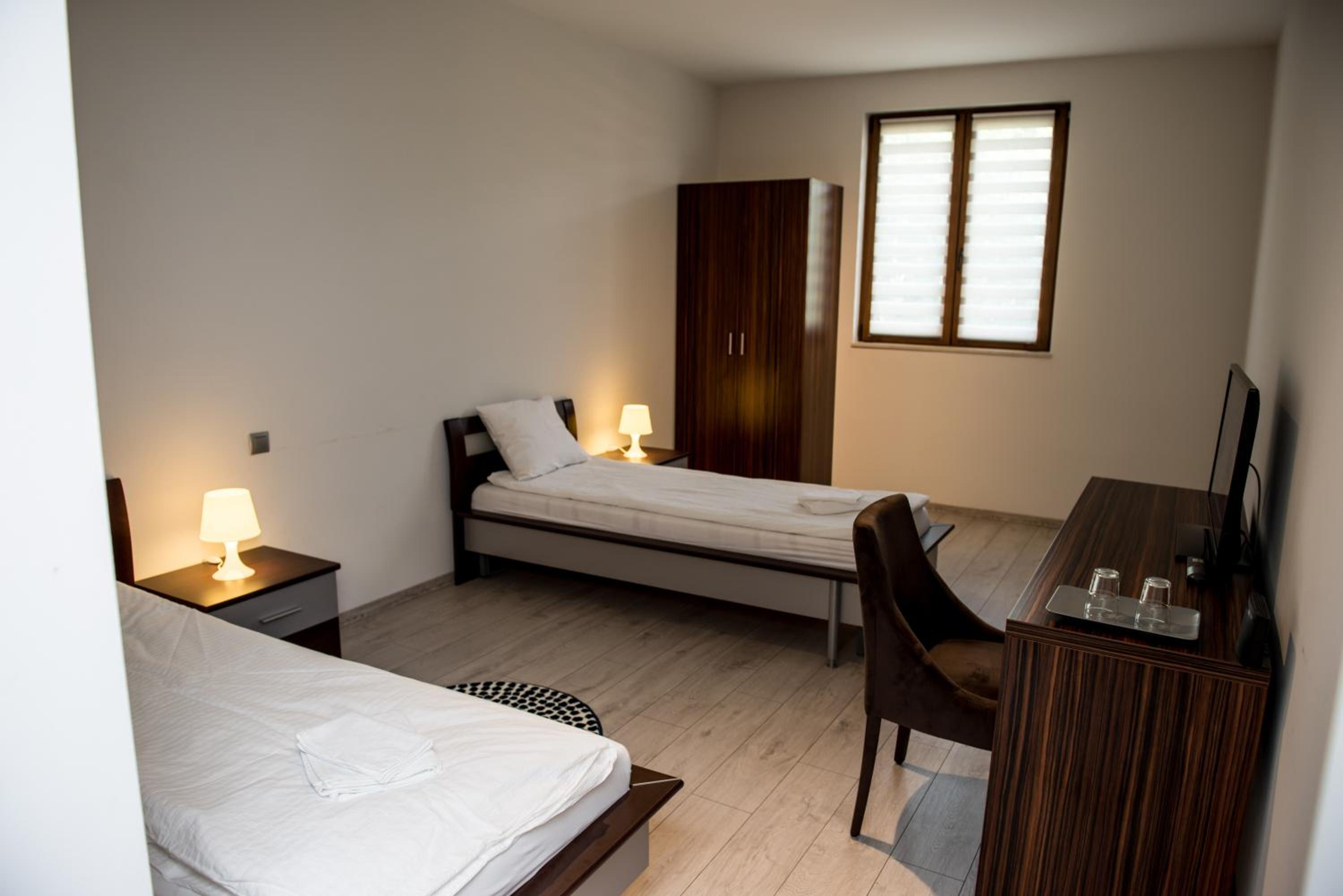 Twin Room - Photo 3