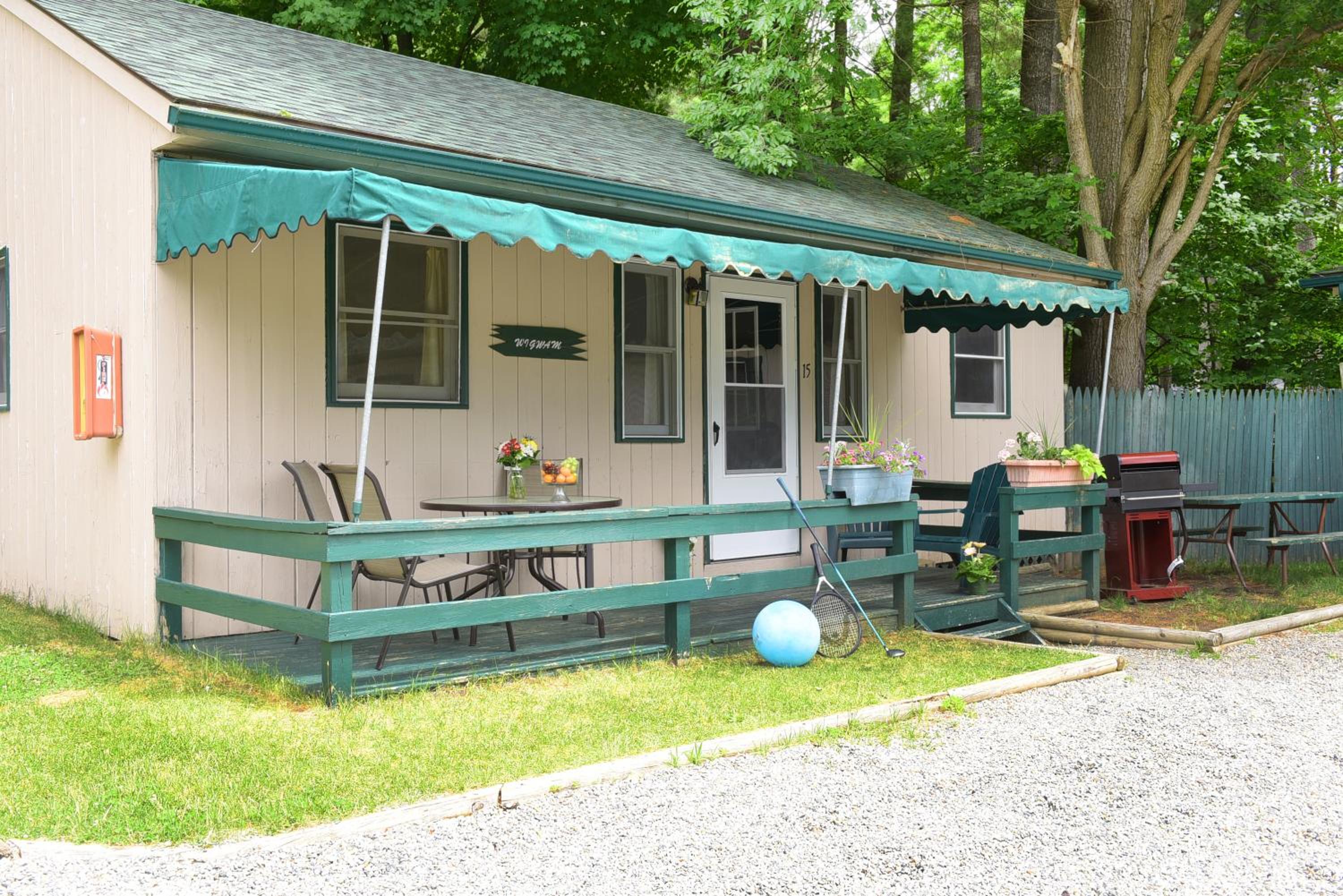 Three-Bedroom Cabin photo 2