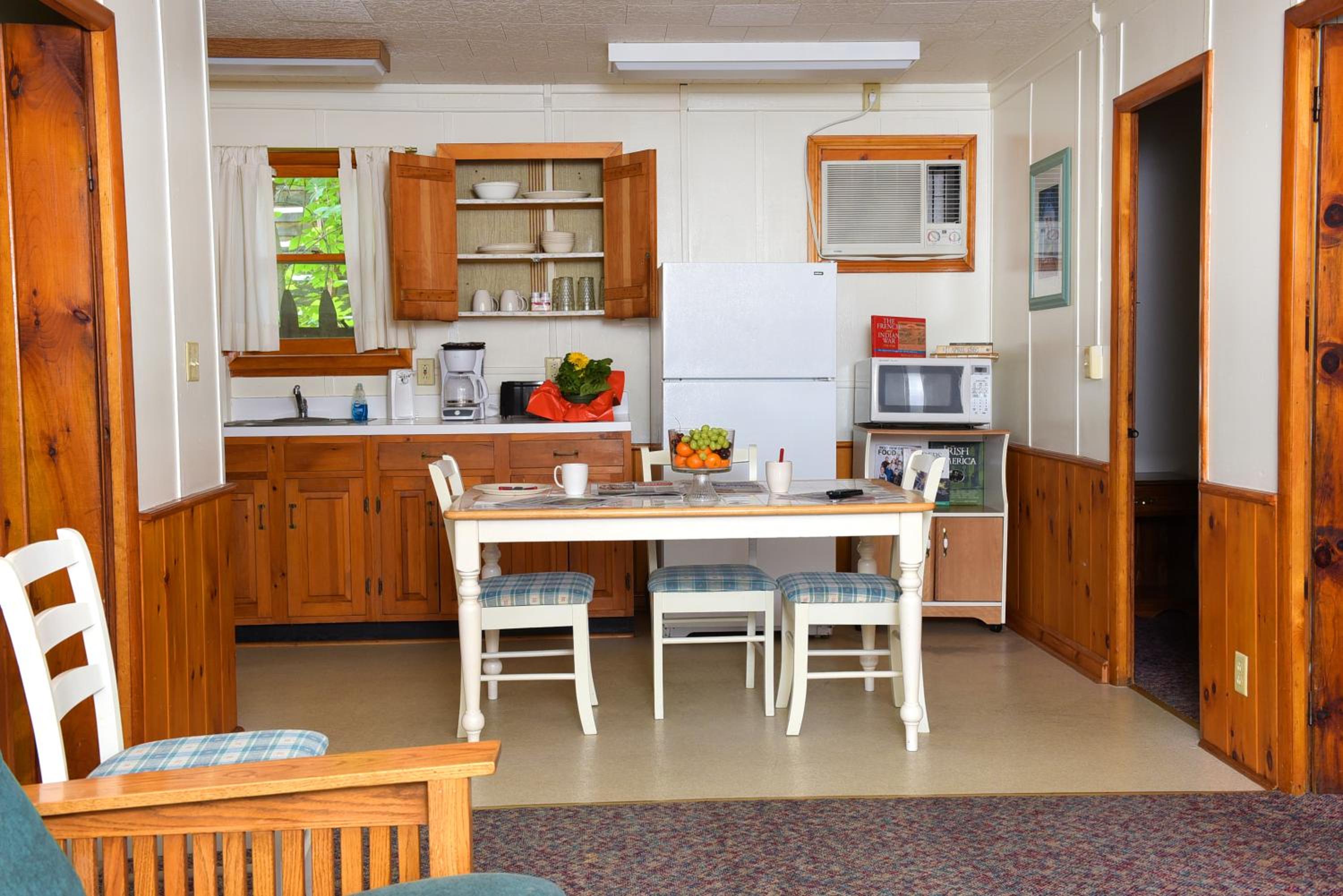 Three-Bedroom Cabin photo 3