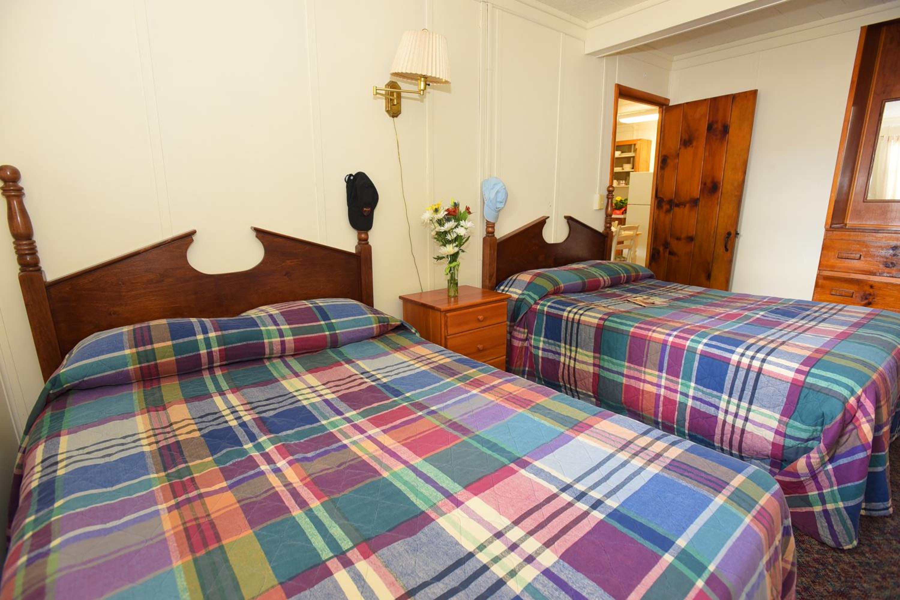 Three-Bedroom Cabin photo 2