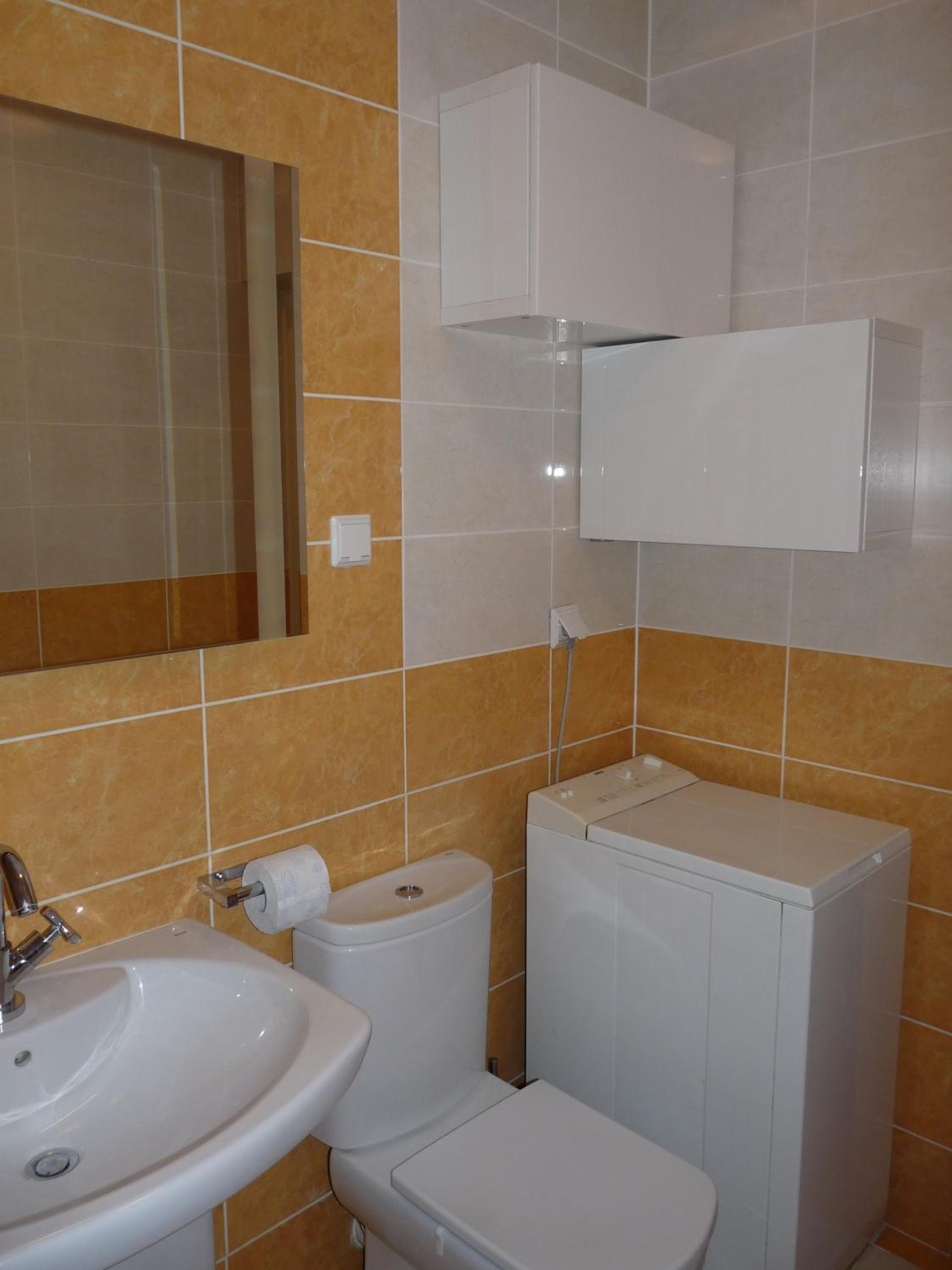 One-Bedroom Apartment - Photo 2