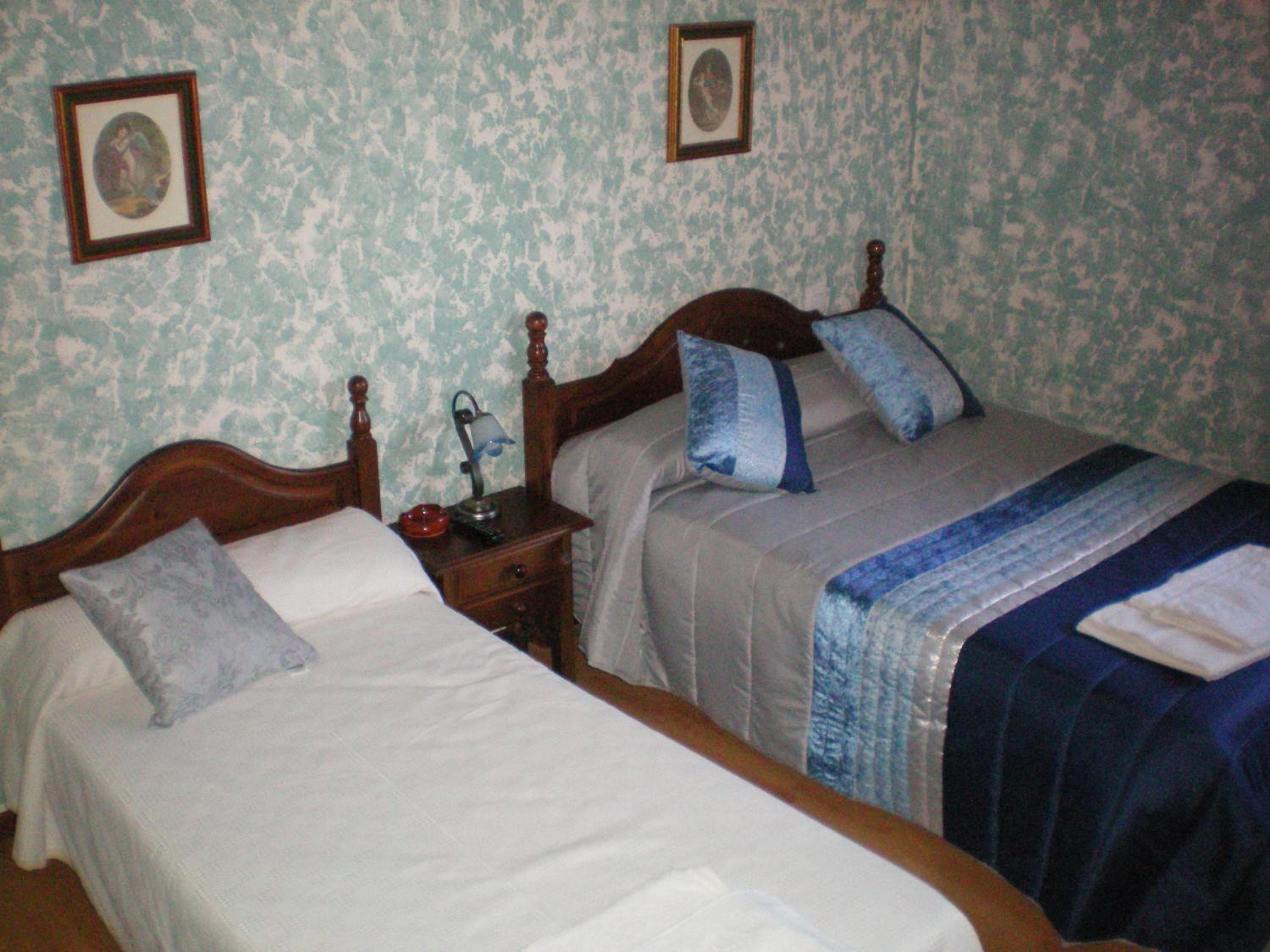 Triple Room (3 Adults + 1 Child) - Photo 1