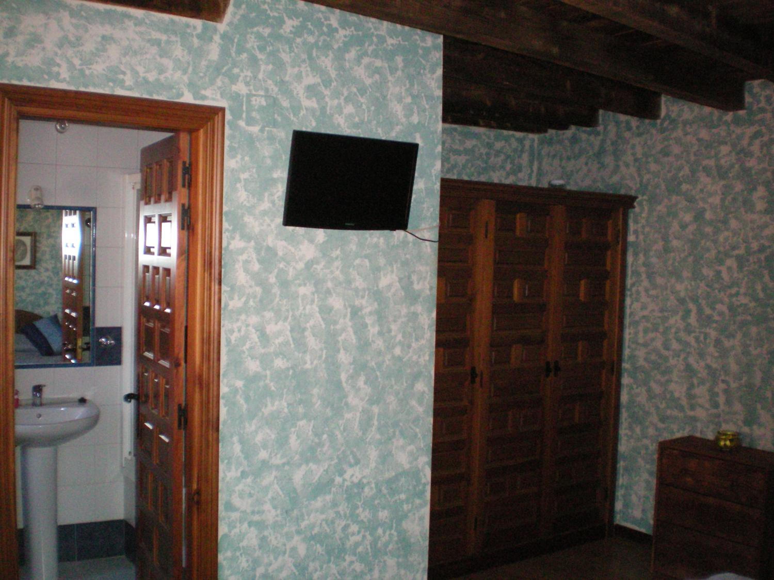 Triple Room (3 Adults + 1 Child) - Photo 7