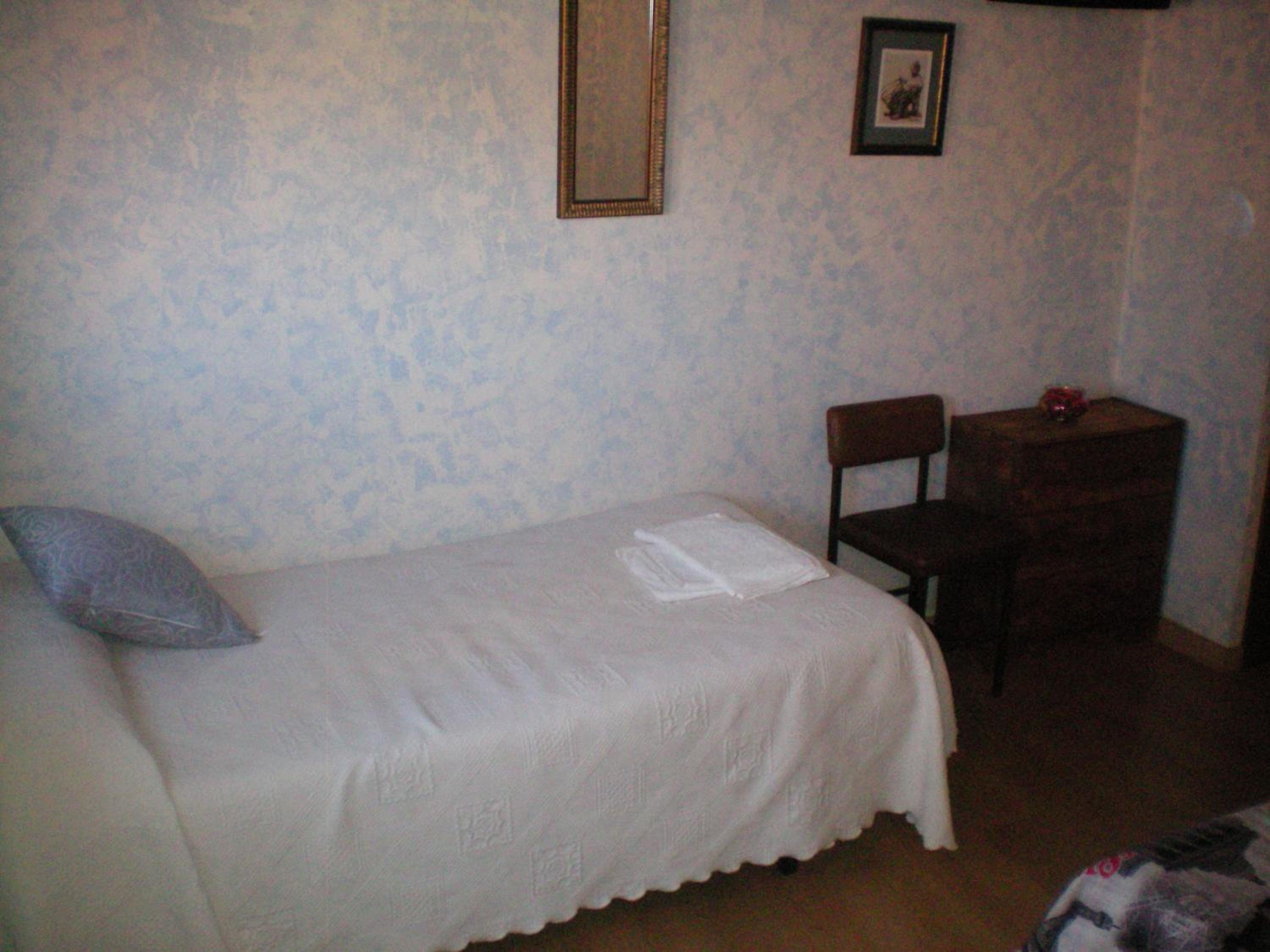 Family Room (4 Adults) - Photo 2