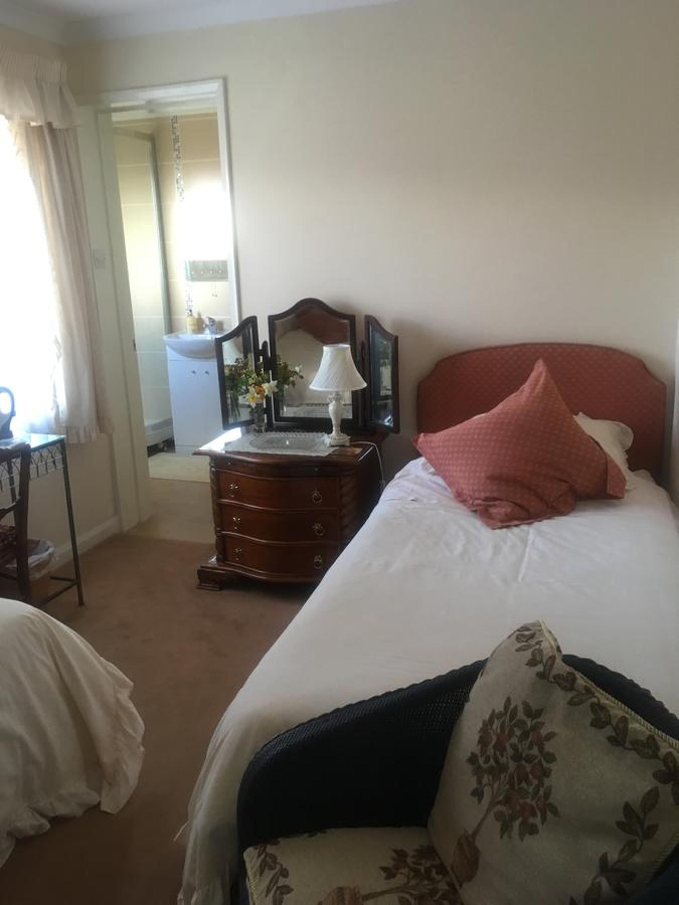 Small Twin Room - Photo 4