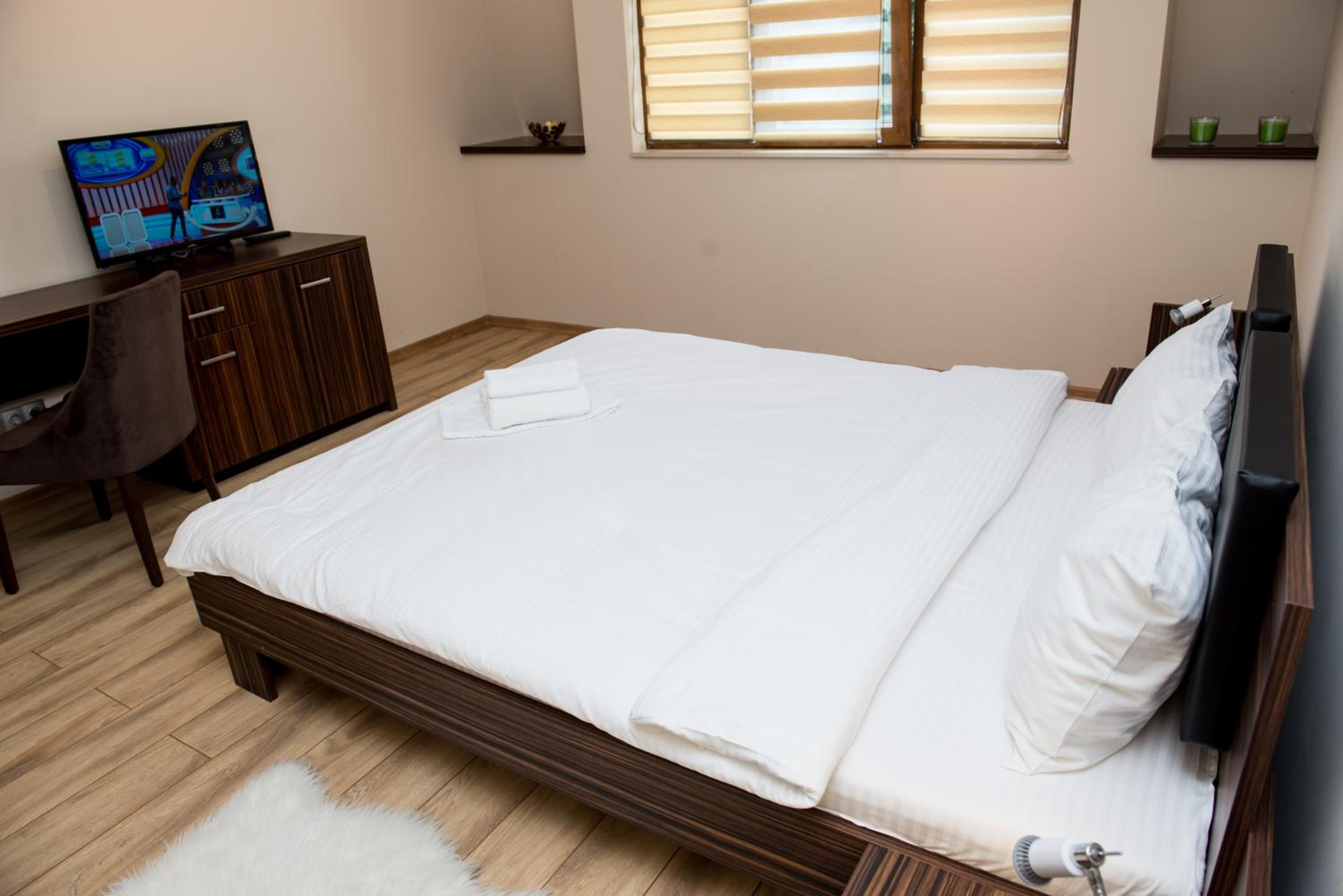 Double Room - Photo 3