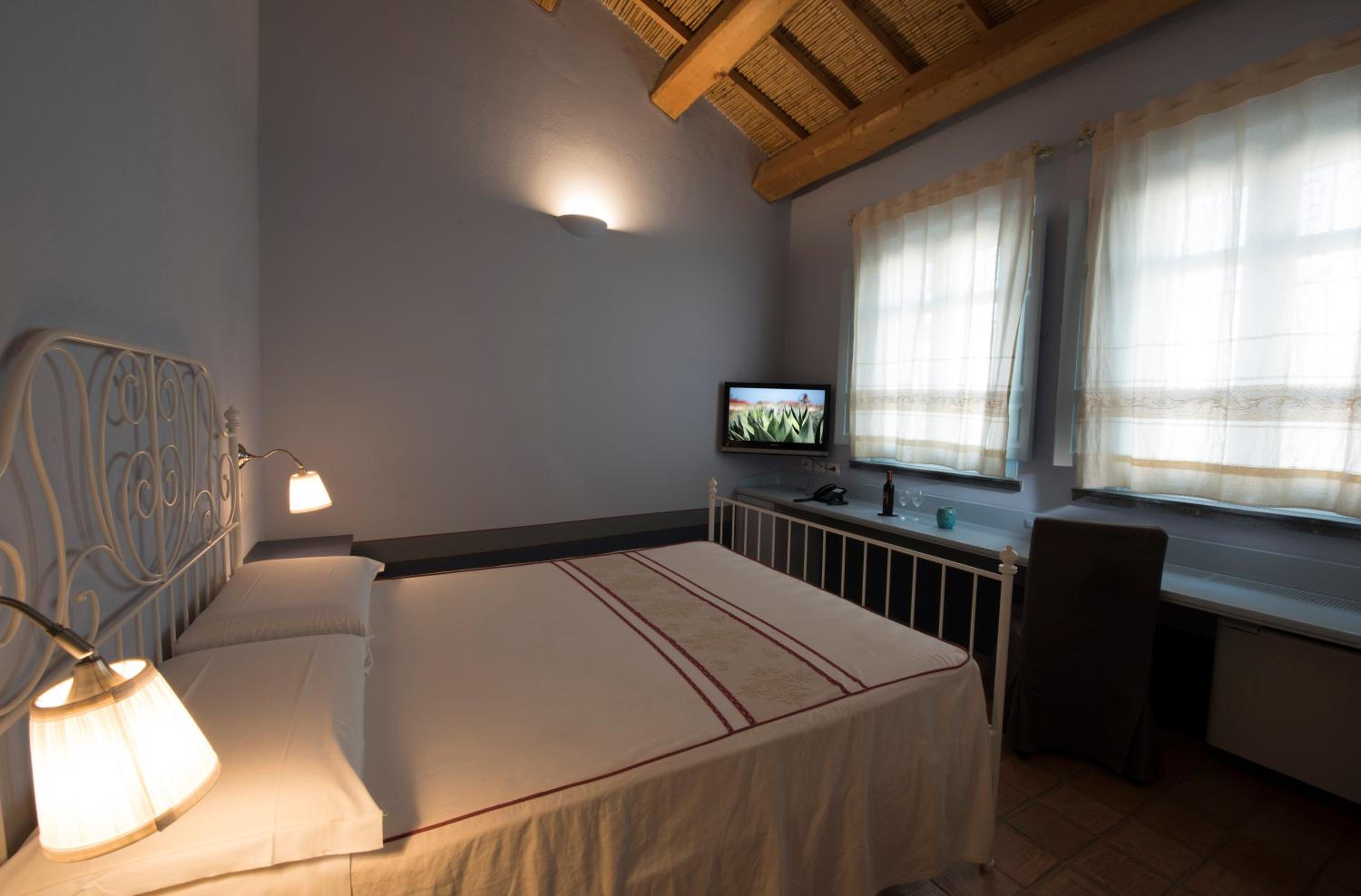 Classic Double Room - Photo 1